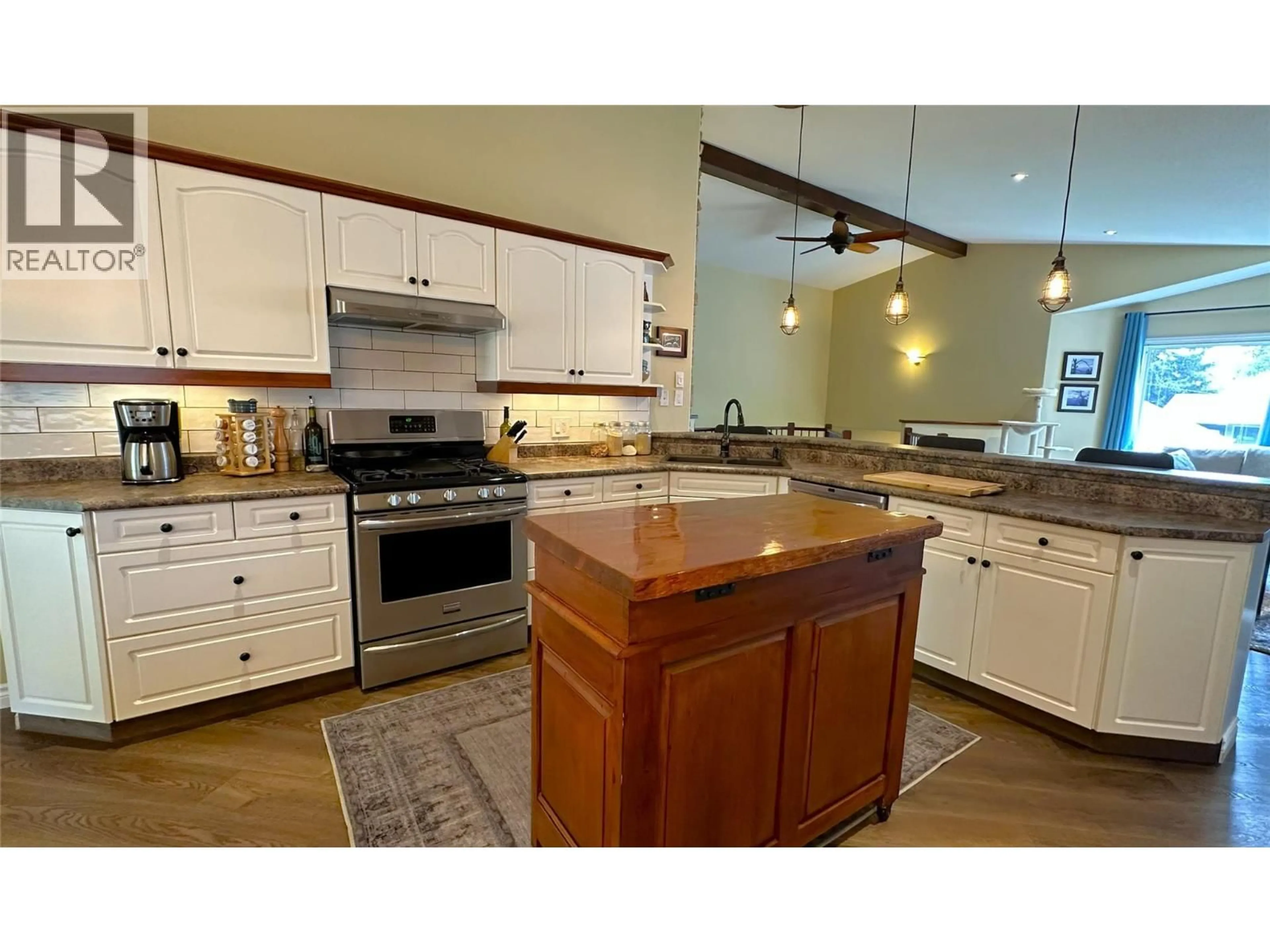 Open concept kitchen, ceramic/tile floor for 718 301ST STREET, Kimberley British Columbia V1A3K3
