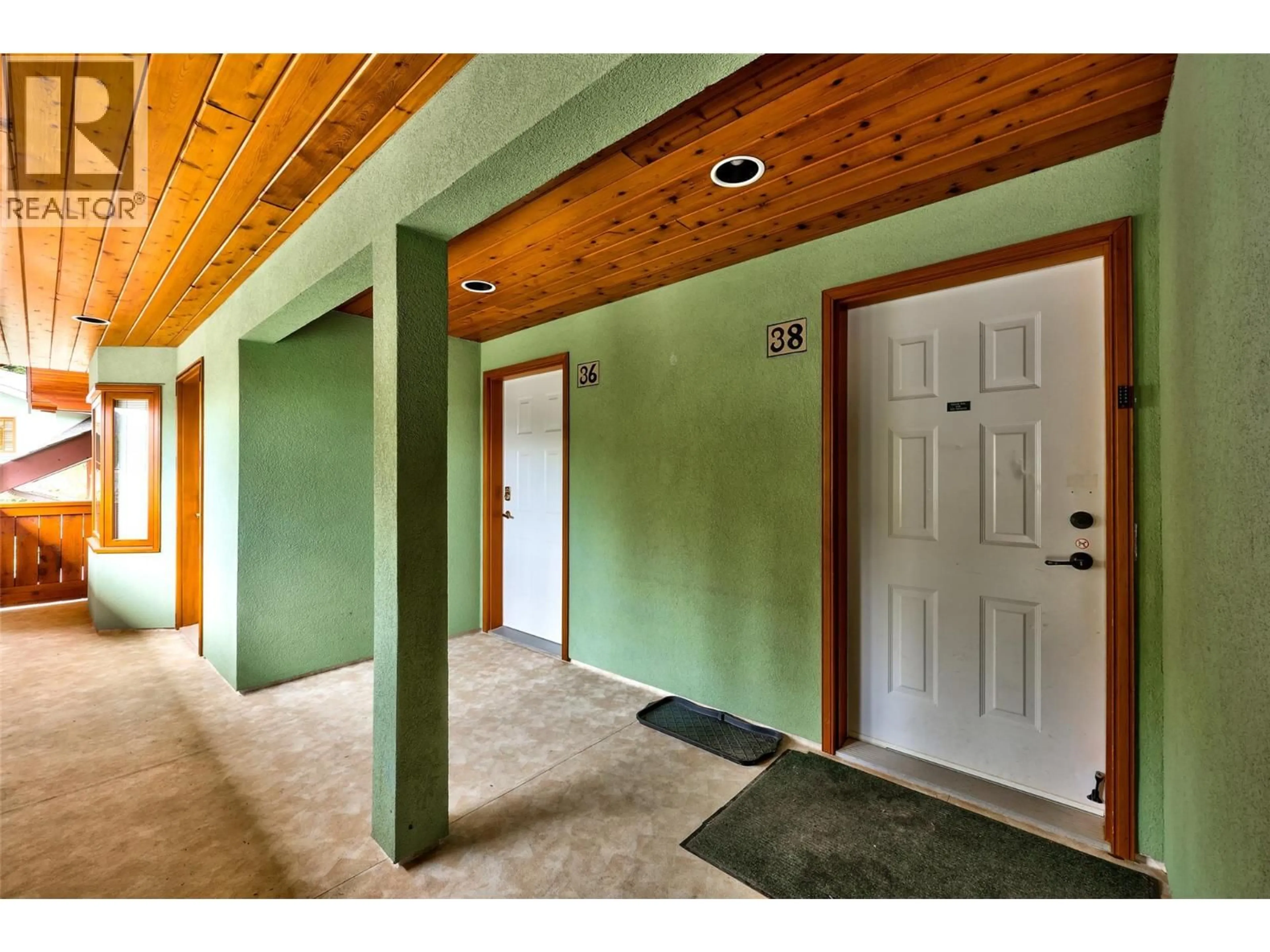 Indoor entryway for 38 - 3320 VILLAGE PLACE, Sun Peaks British Columbia V0E5N0