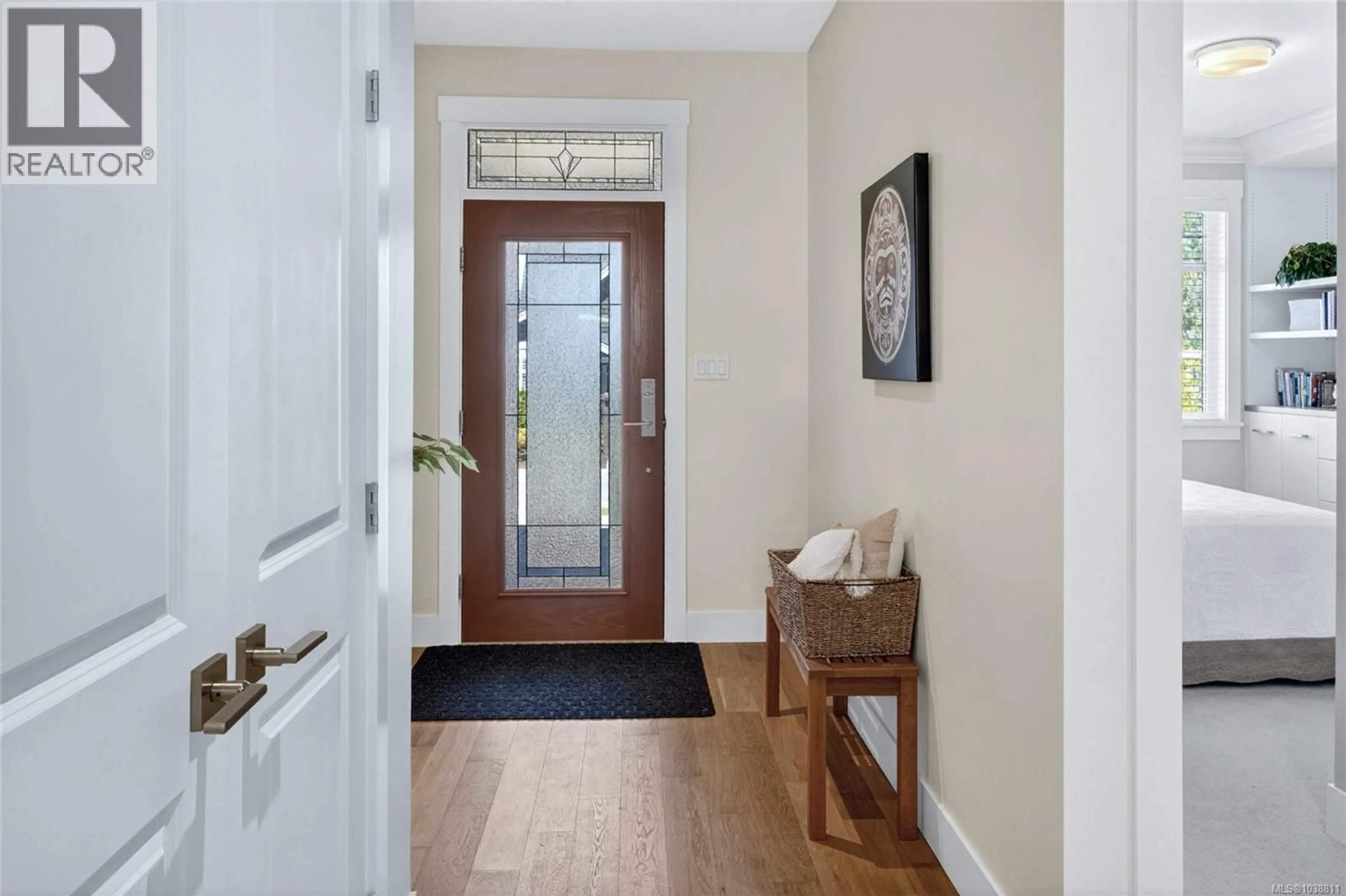 Indoor entryway for 762 WEST RIDGE WAY, Qualicum Beach British Columbia V9K0A9