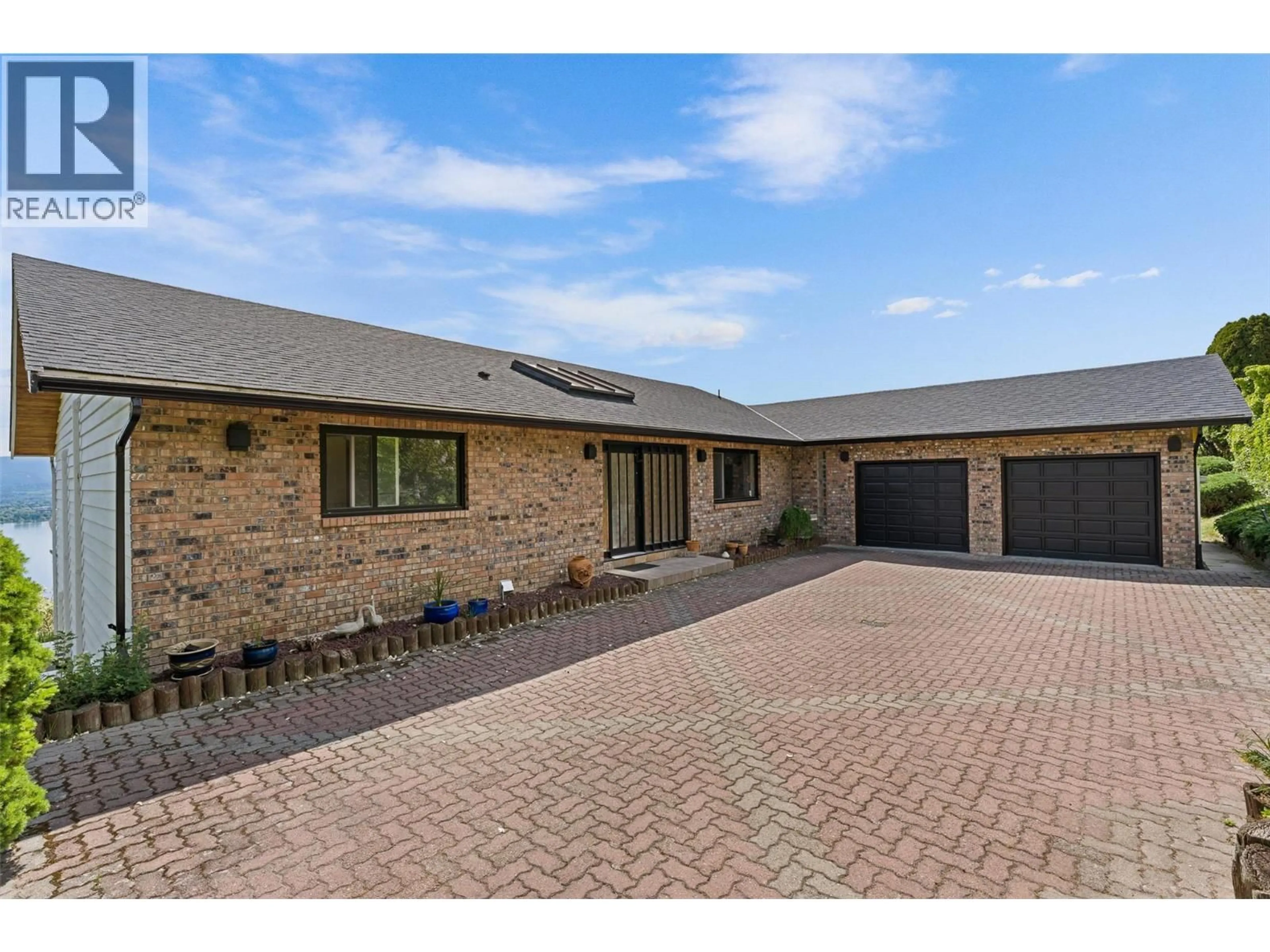 A pic from outside/outdoor area/front of a property/back of a property/a pic from drone, street for 2157 ALEXANDER PLACE, Kelowna British Columbia V1Z2X5