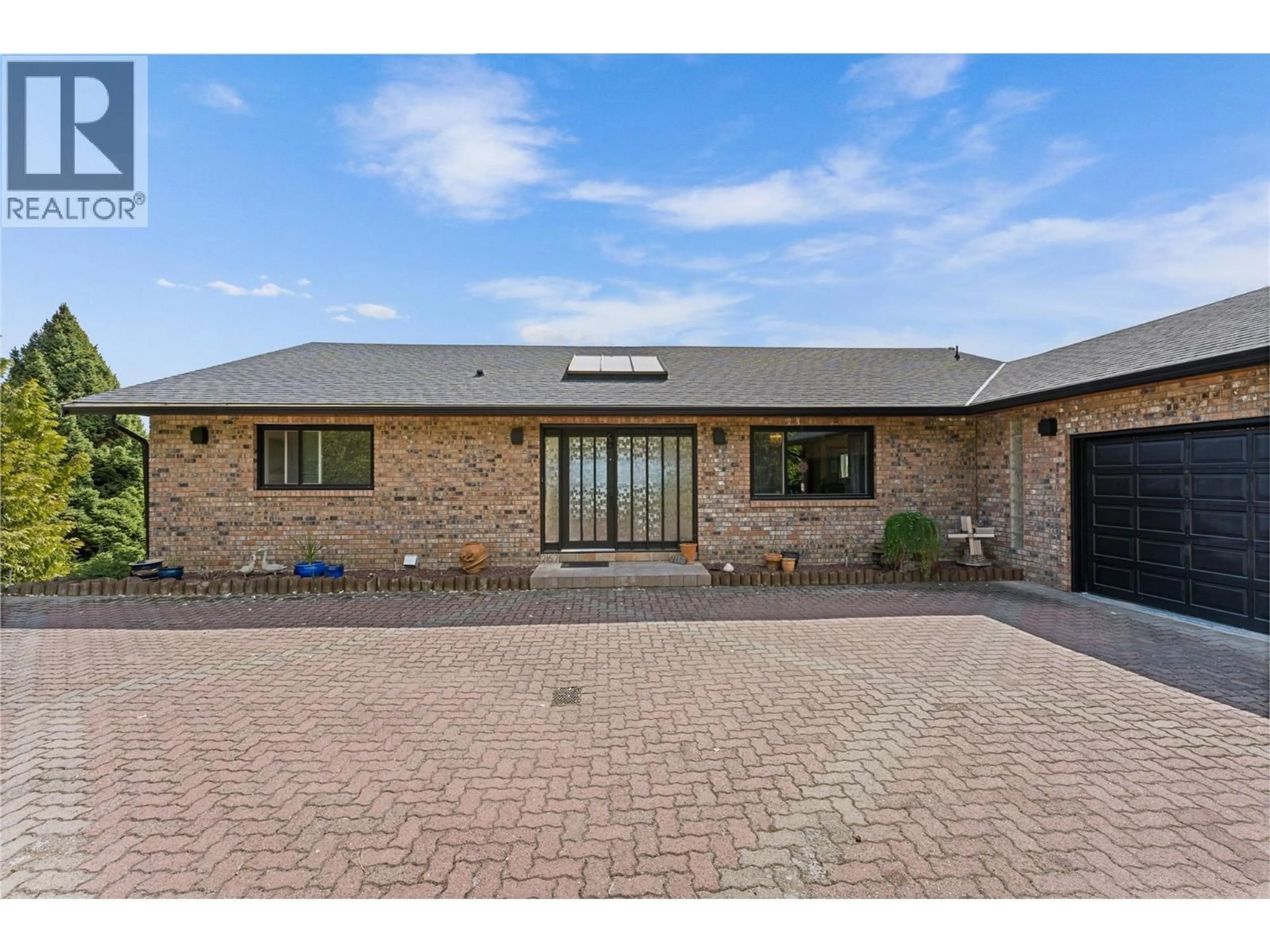 A pic from outside/outdoor area/front of a property/back of a property/a pic from drone, street for 2157 ALEXANDER PLACE, Kelowna British Columbia V1Z2X5