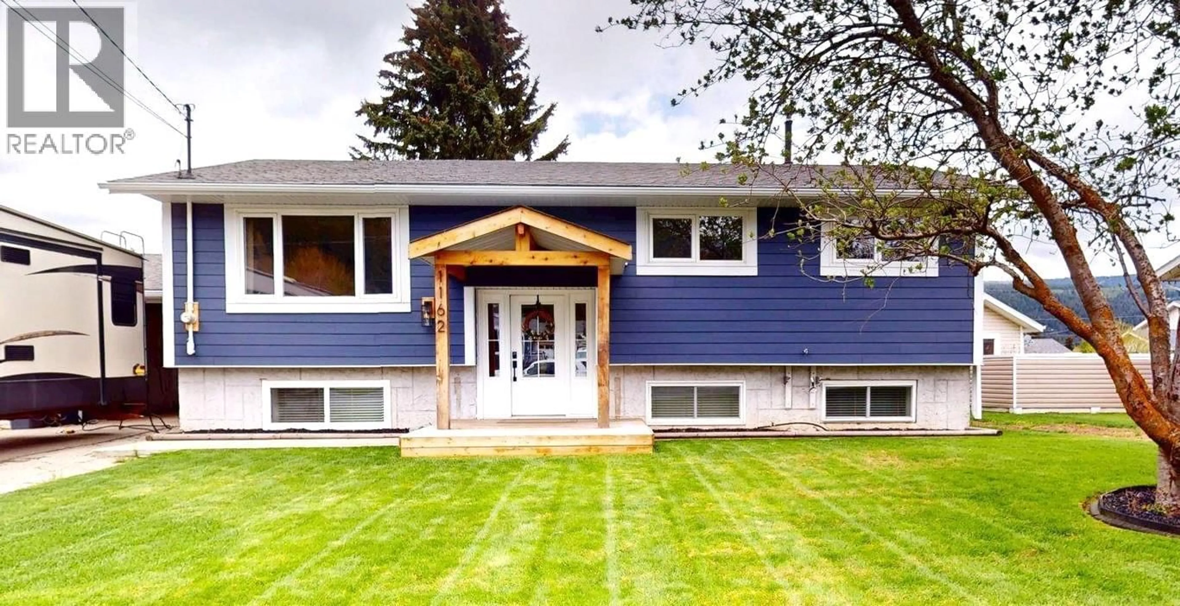 Home with vinyl exterior material, street for 1162 NASHTON CRESCENT, Elkford British Columbia V0B1H0