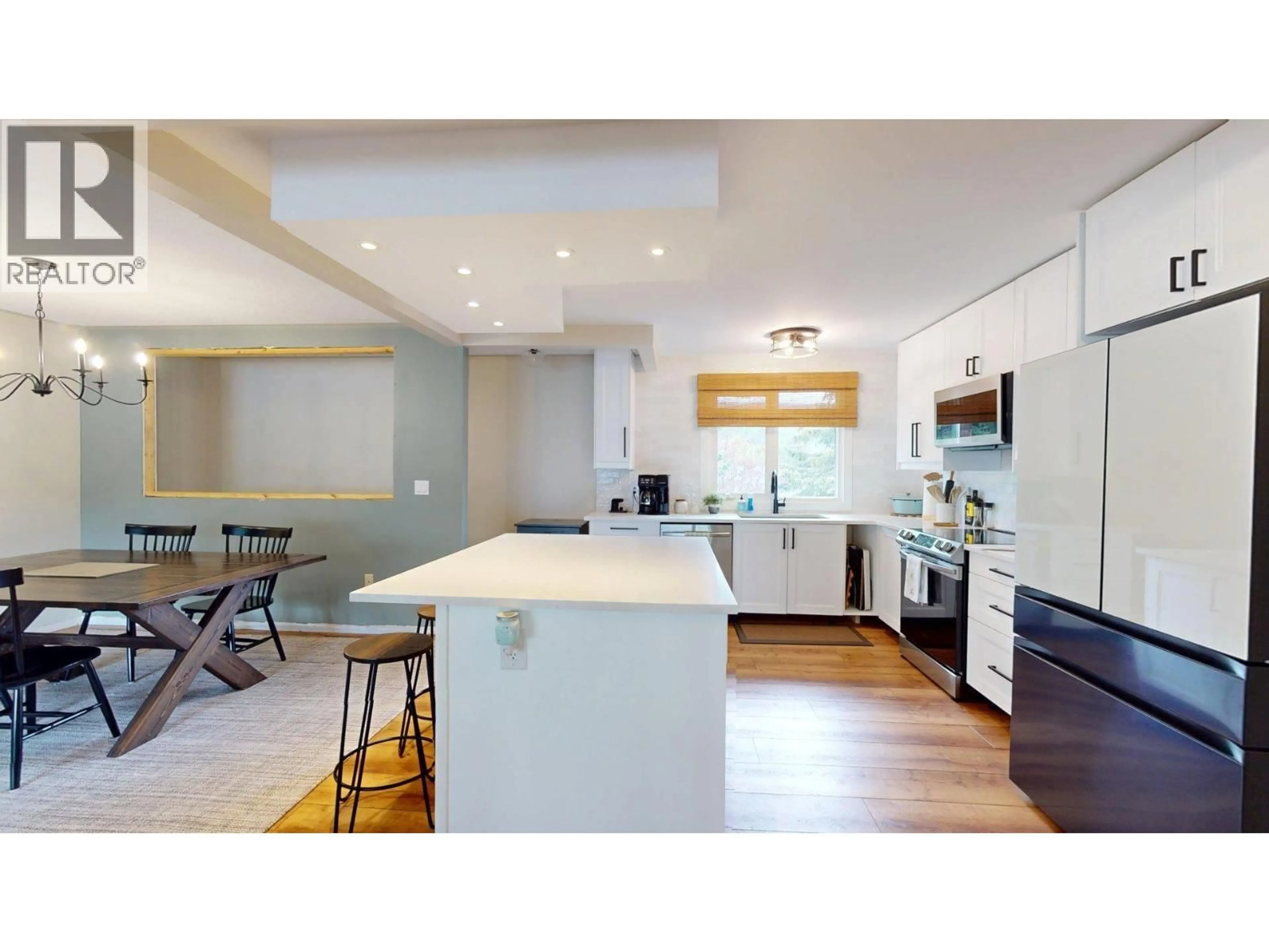 Contemporary kitchen, wood/laminate floor for 1162 NASHTON CRESCENT, Elkford British Columbia V0B1H0