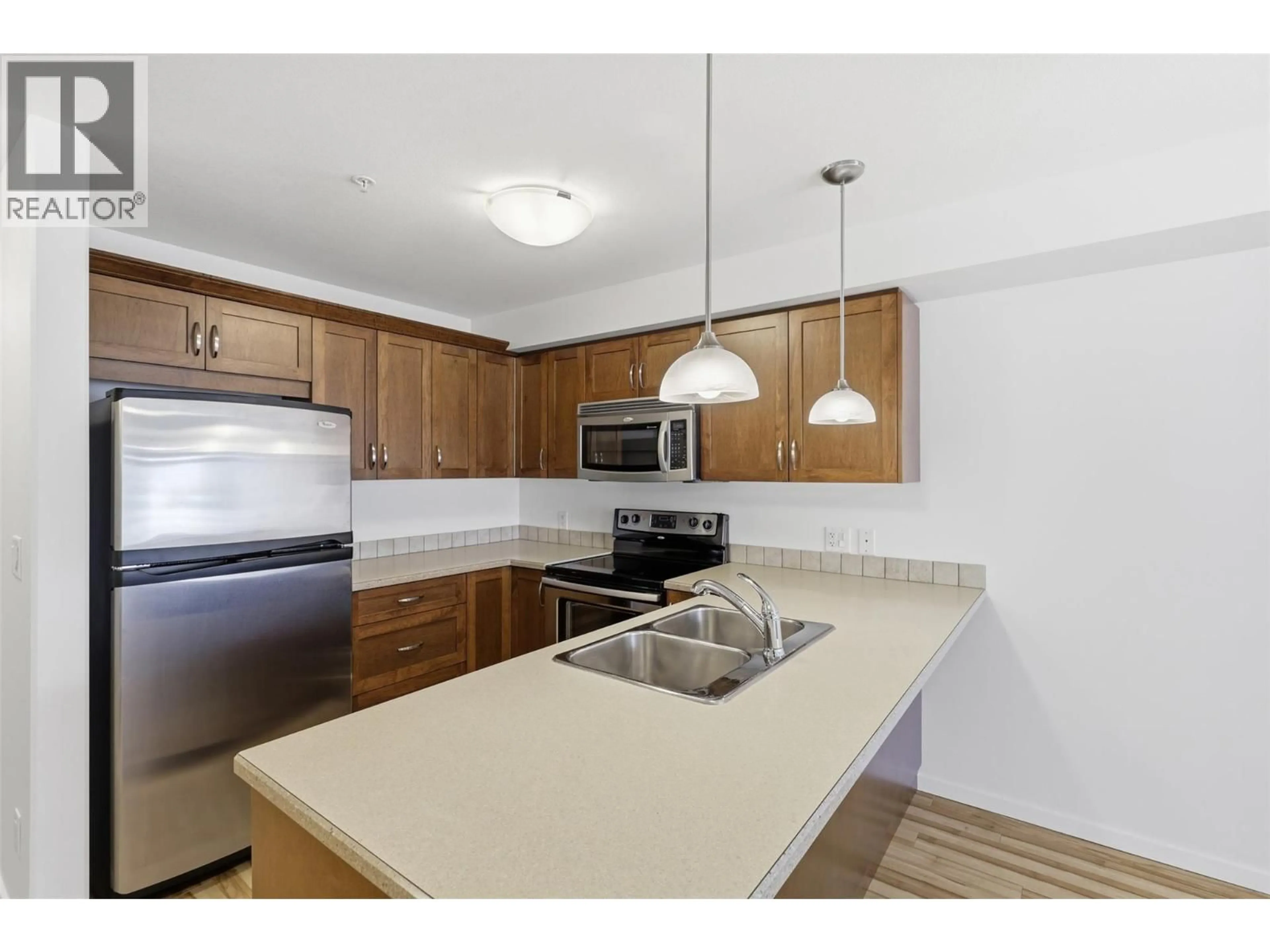 Standard kitchen, unknown for 513 - 689 TRANQUILLE ROAD, Kamloops British Columbia V2B0C7