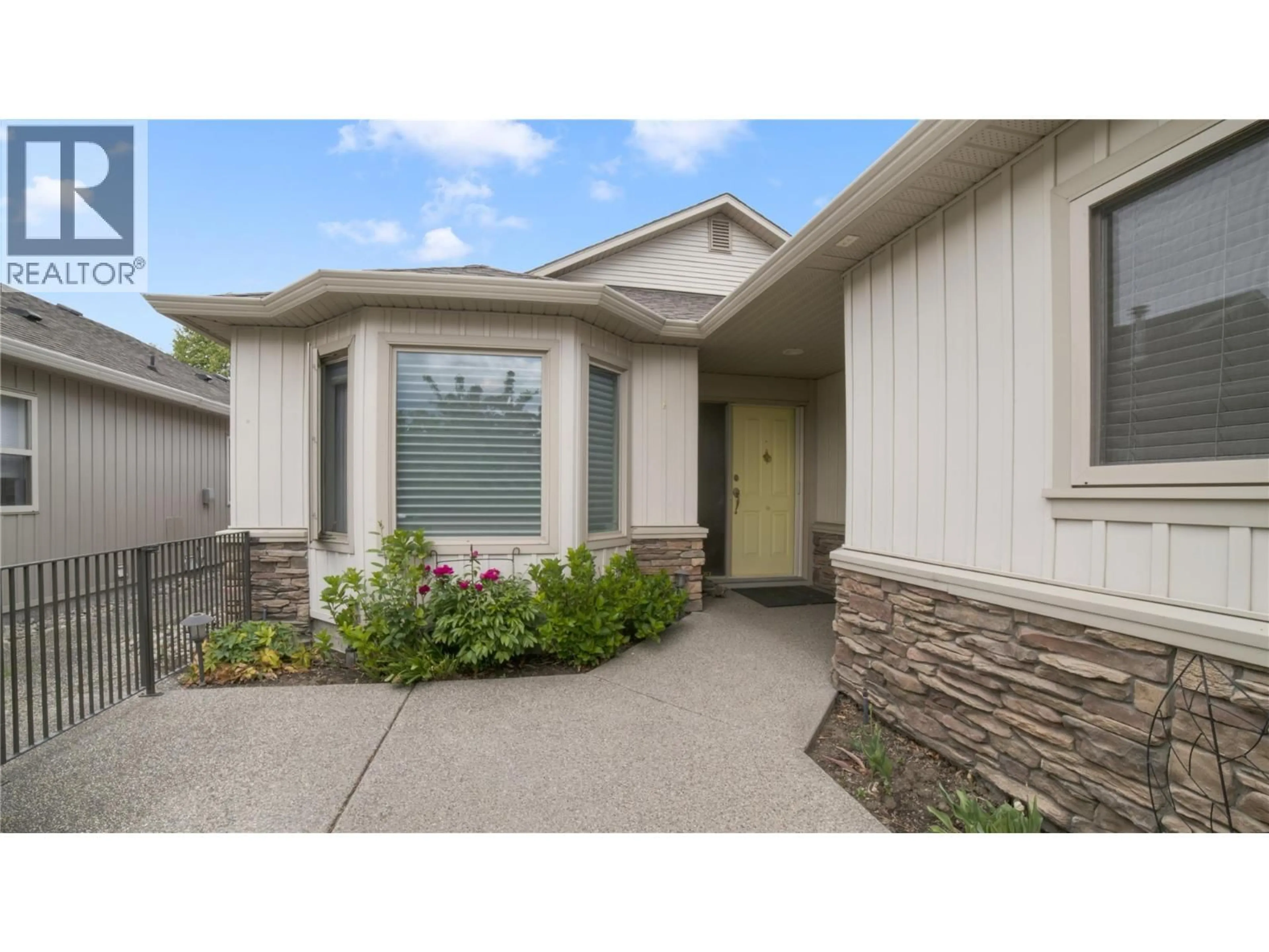 Home with vinyl exterior material, street for 84 - 2365 STILLINGFLEET ROAD, Kelowna British Columbia V1W4X5