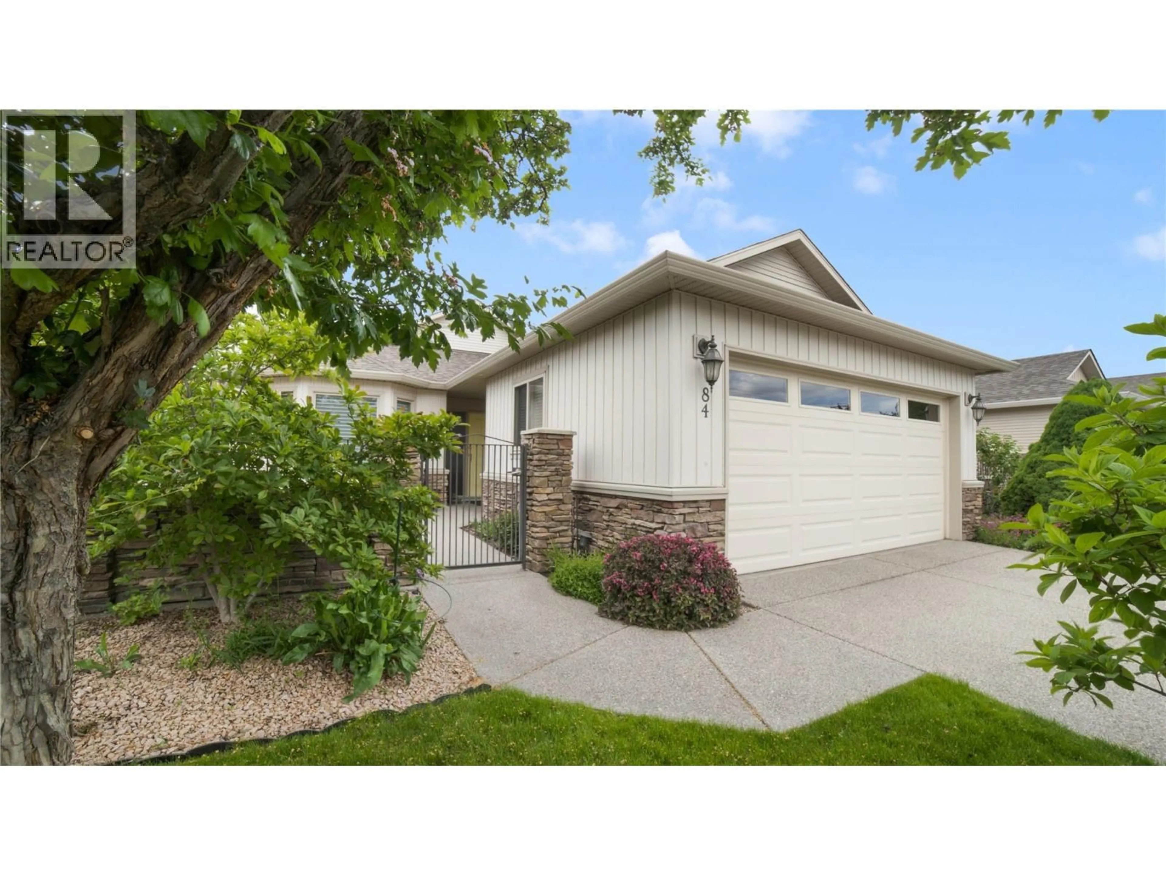 Home with vinyl exterior material, street for 84 - 2365 STILLINGFLEET ROAD, Kelowna British Columbia V1W4X5