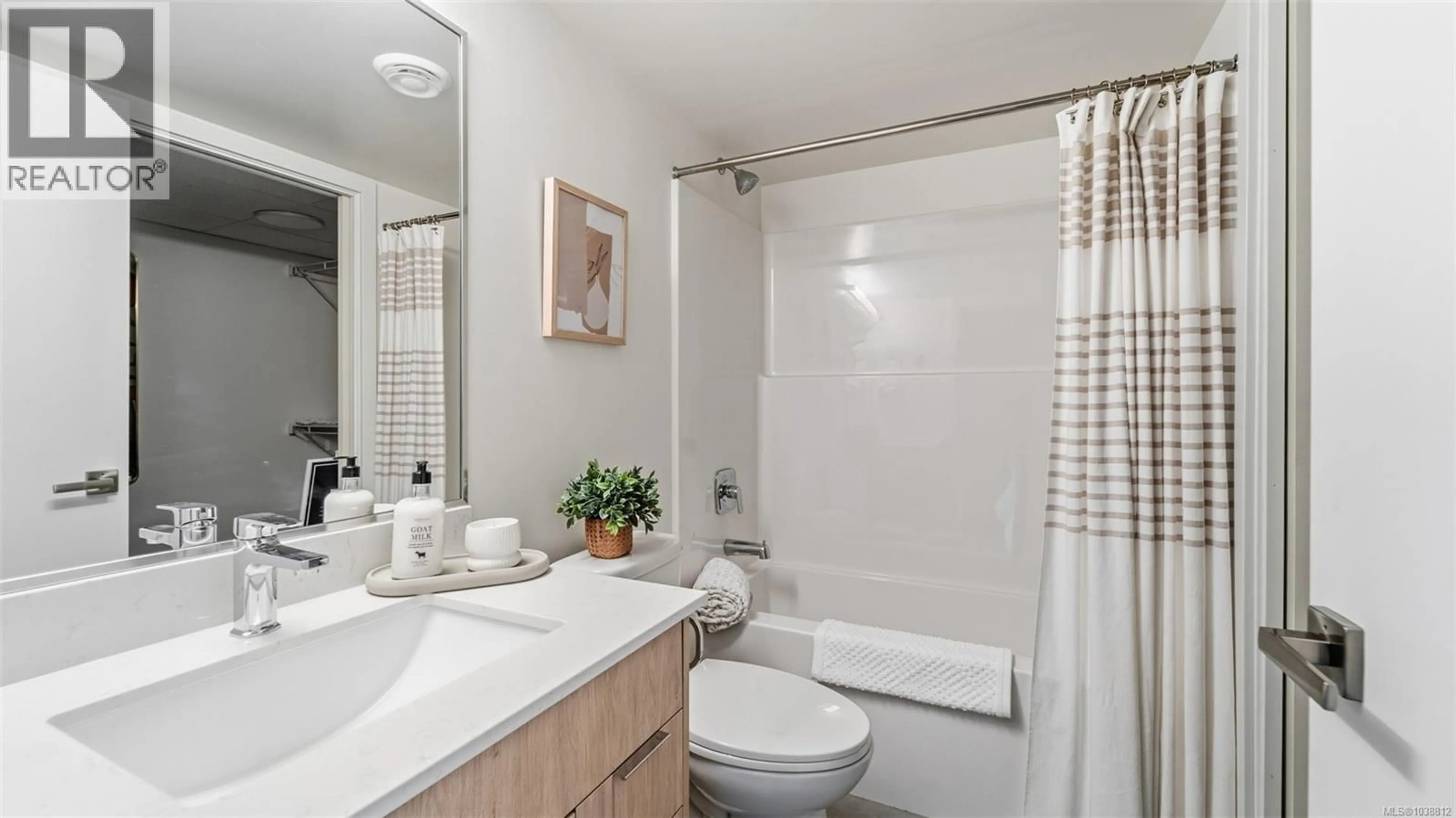 Standard bathroom, ceramic/tile floor for 2304 - 4201 TYNDALL AVENUE, Saanich British Columbia V8N0C4