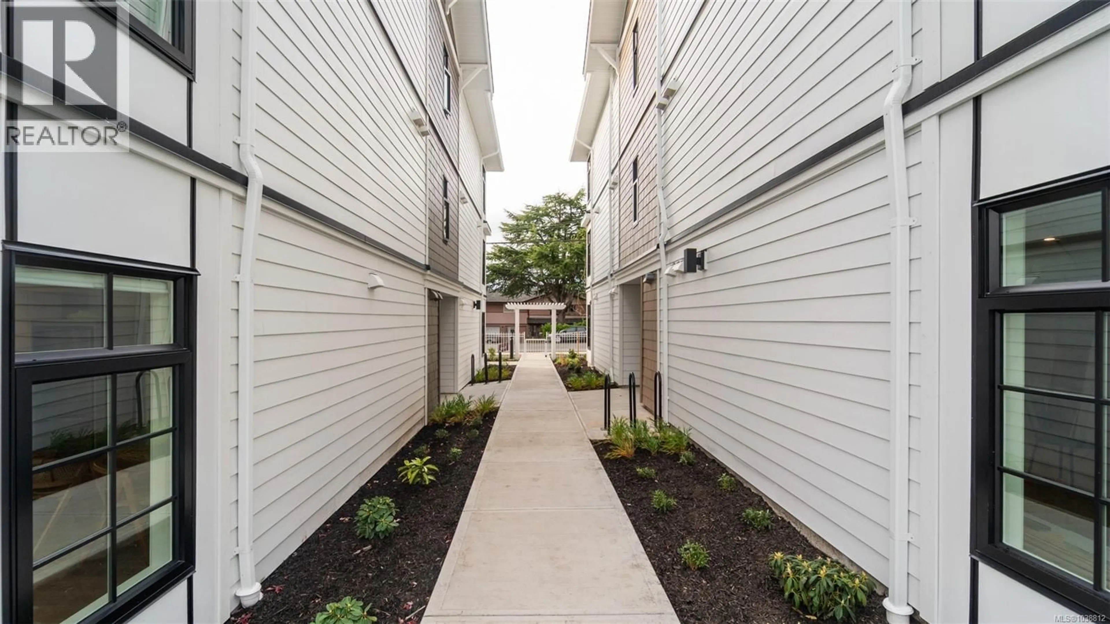 Patio, street for 2304 - 4201 TYNDALL AVENUE, Saanich British Columbia V8N0C4
