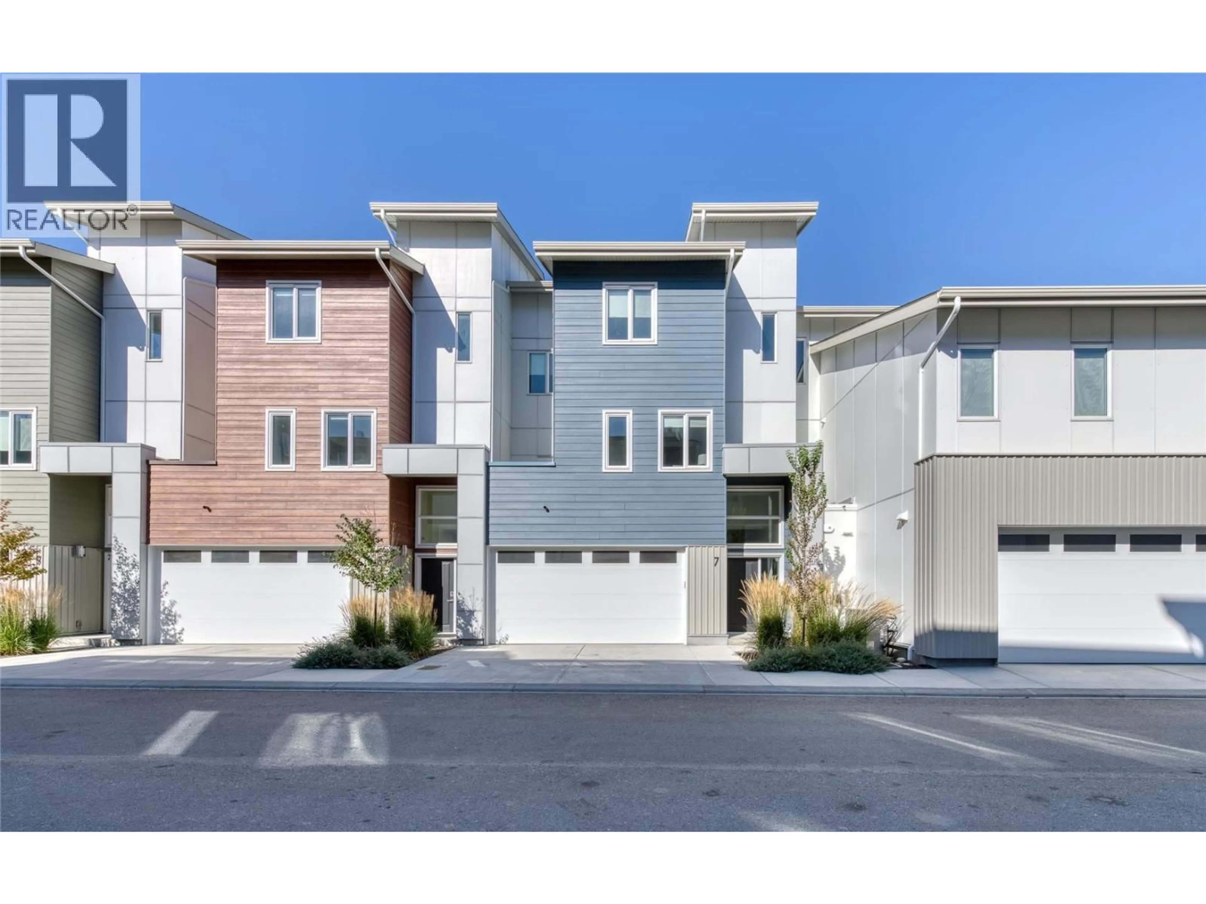 Home with vinyl exterior material, street for 7 - 3719 WOODSDALE ROAD, Lake Country British Columbia V4V1X2