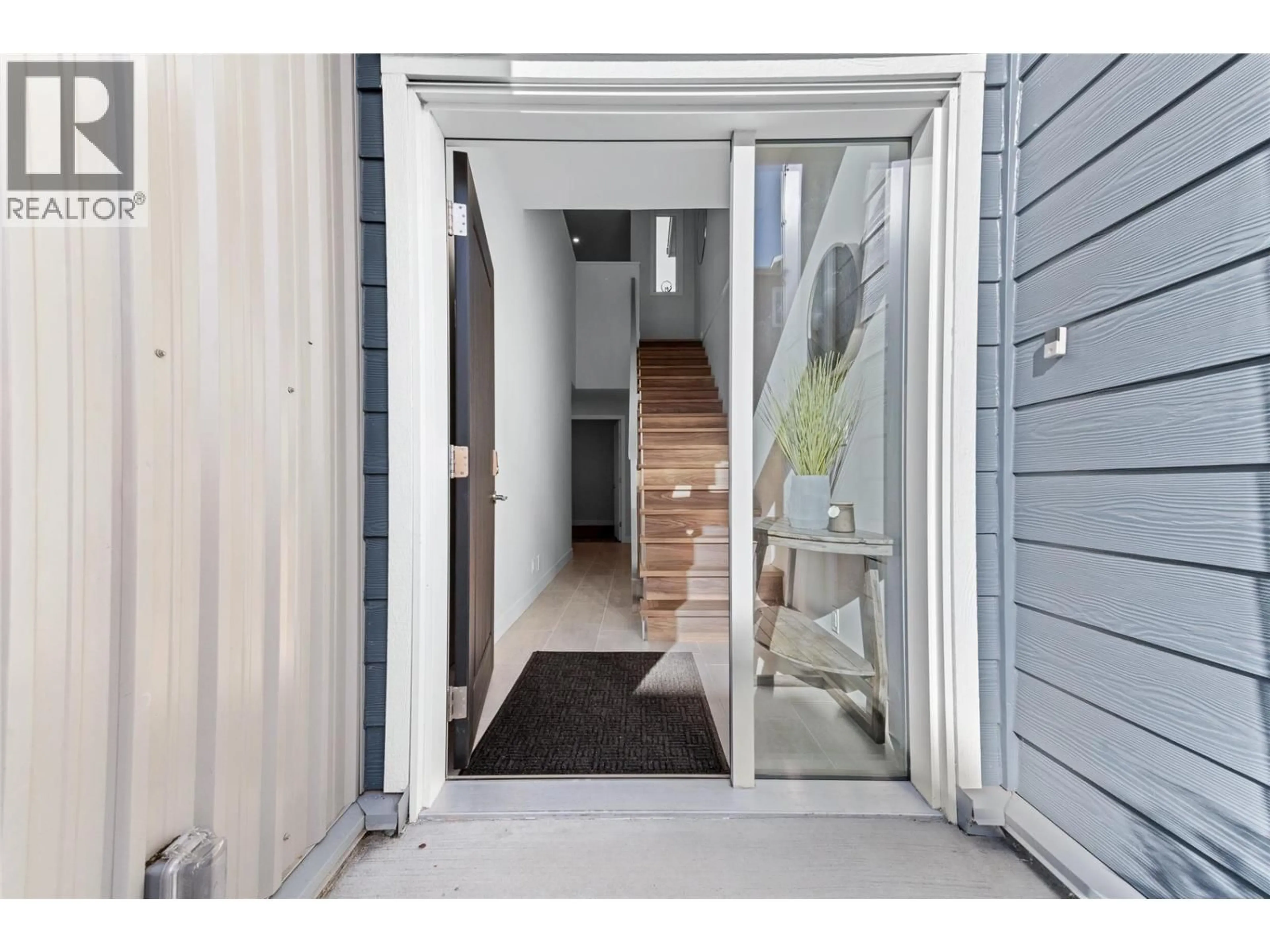 Indoor entryway for 7 - 3719 WOODSDALE ROAD, Lake Country British Columbia V4V1X2