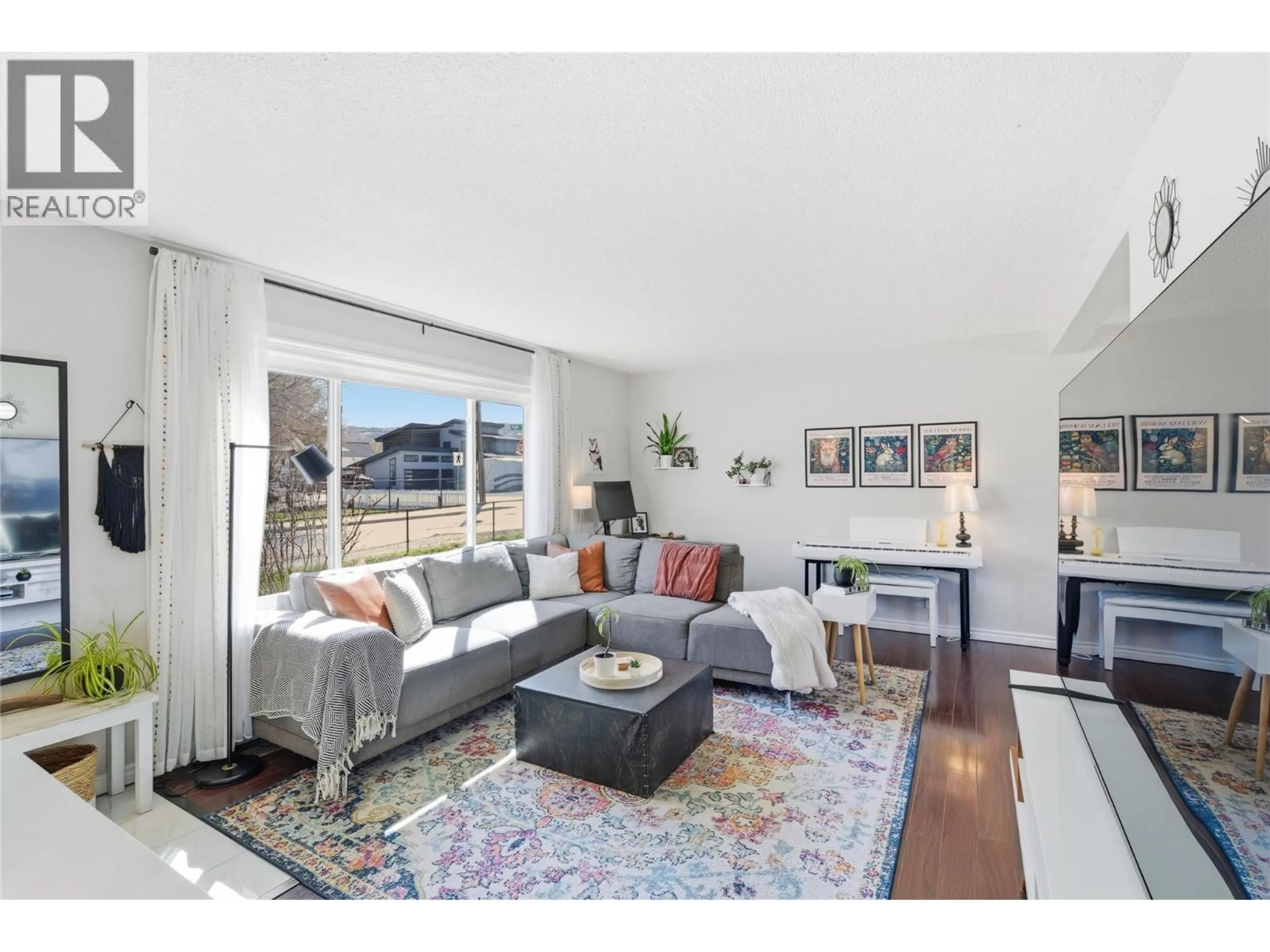 Living room with furniture, unknown for 288 PARK STREET, Kamloops British Columbia V2B4A7