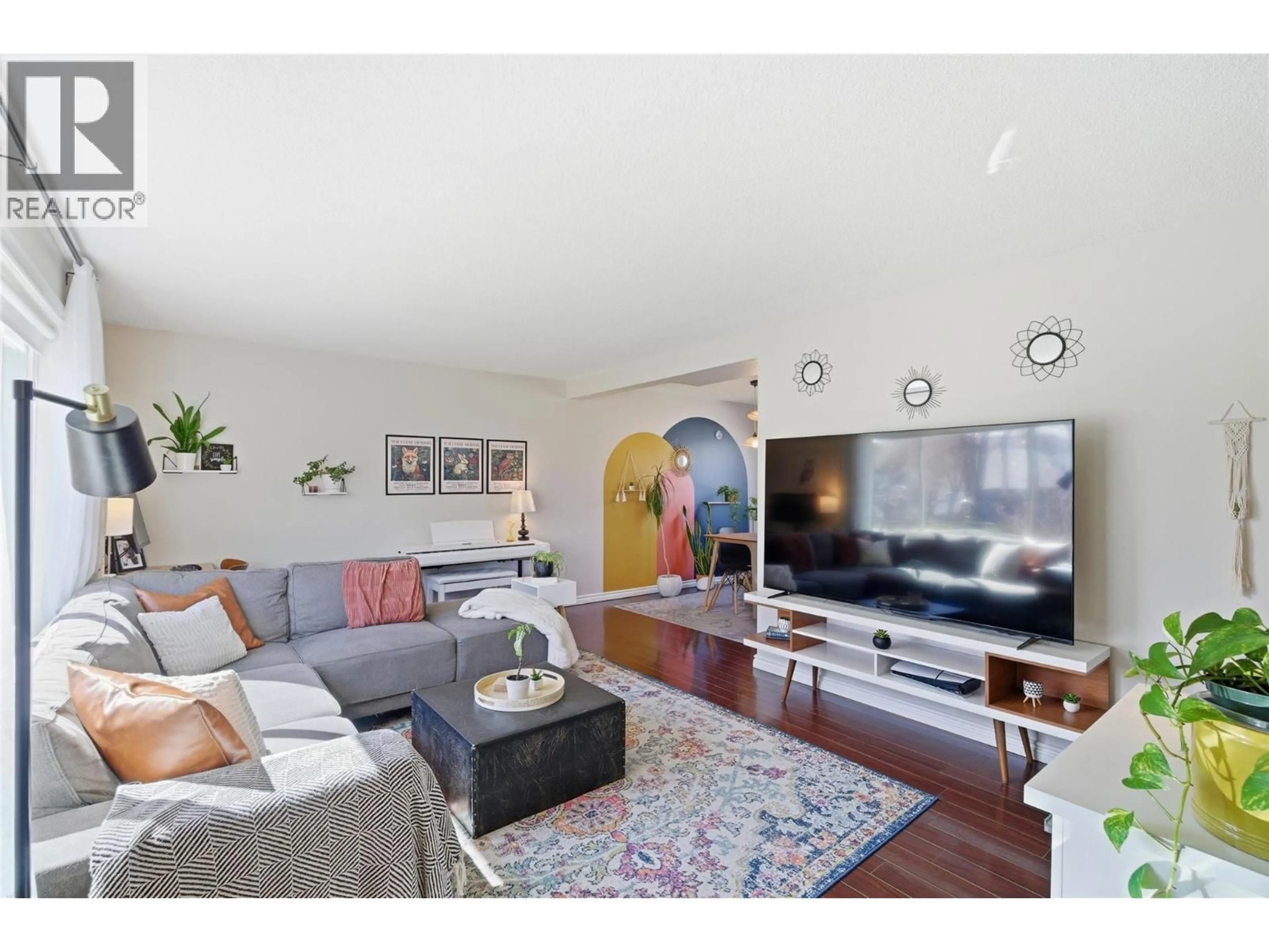 Living room with furniture, unknown for 288 PARK STREET, Kamloops British Columbia V2B4A7