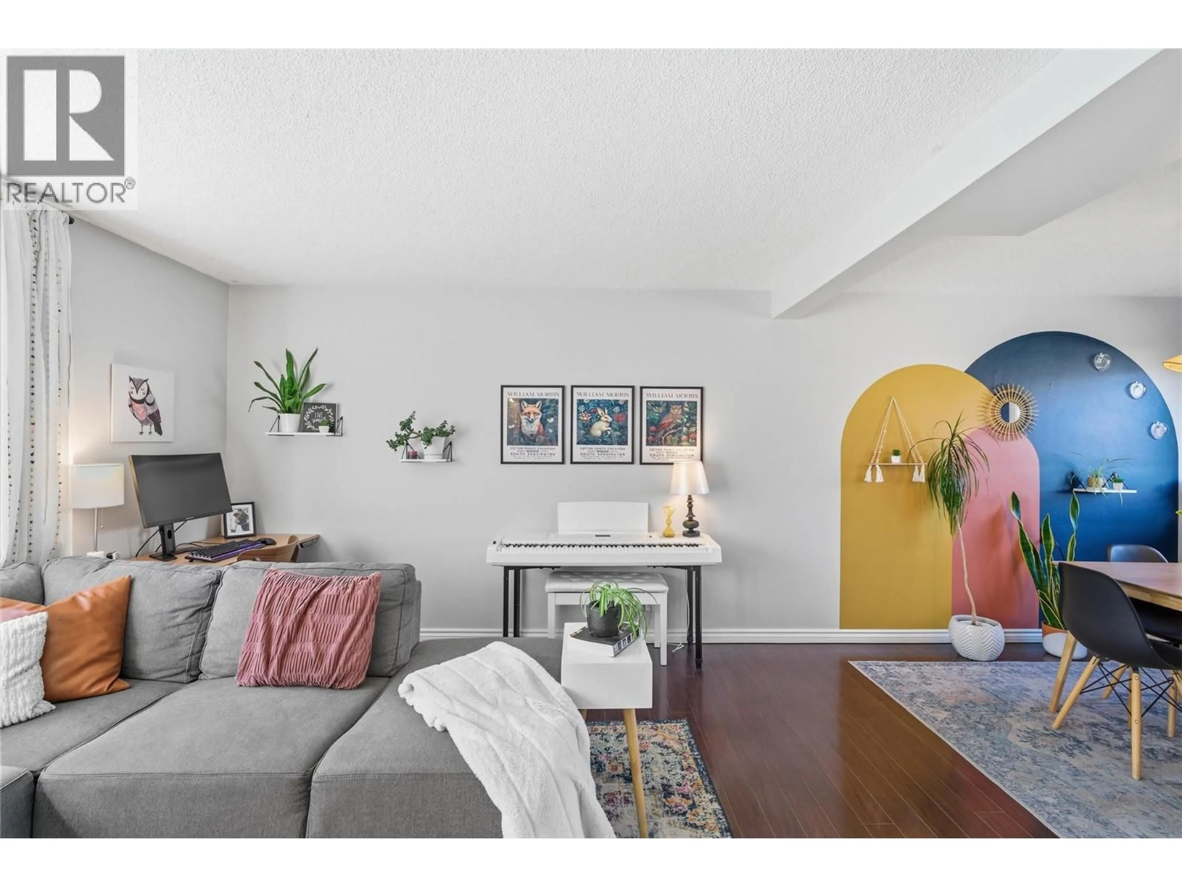 Living room with furniture, unknown for 288 PARK STREET, Kamloops British Columbia V2B4A7