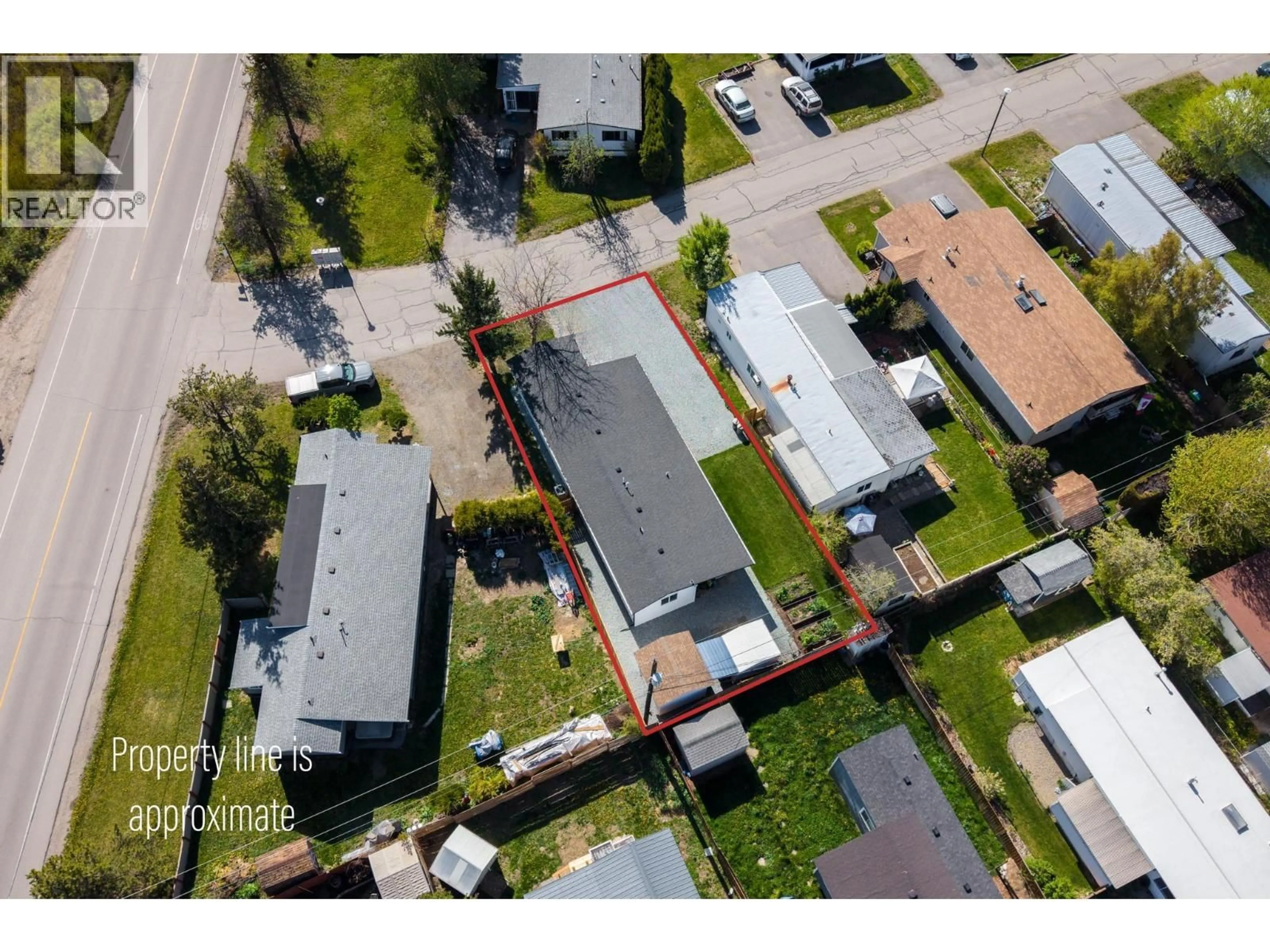 A pic from outside/outdoor area/front of a property/back of a property/a pic from drone, street for 58 - 720 COMMONWEALTH ROAD, Lake Country British Columbia V4V1R6
