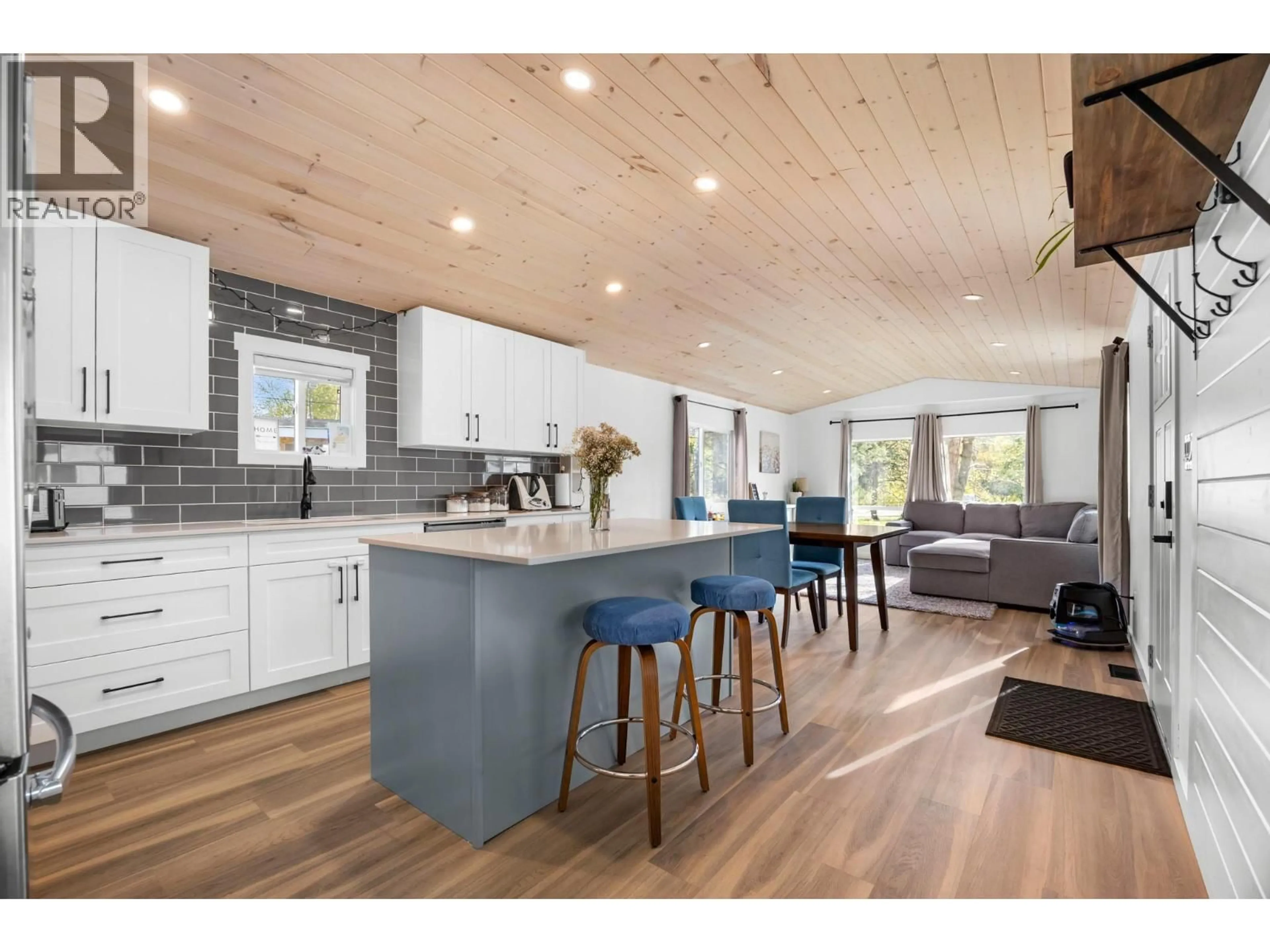 Open concept kitchen, wood/laminate floor for 58 - 720 COMMONWEALTH ROAD, Lake Country British Columbia V4V1R6