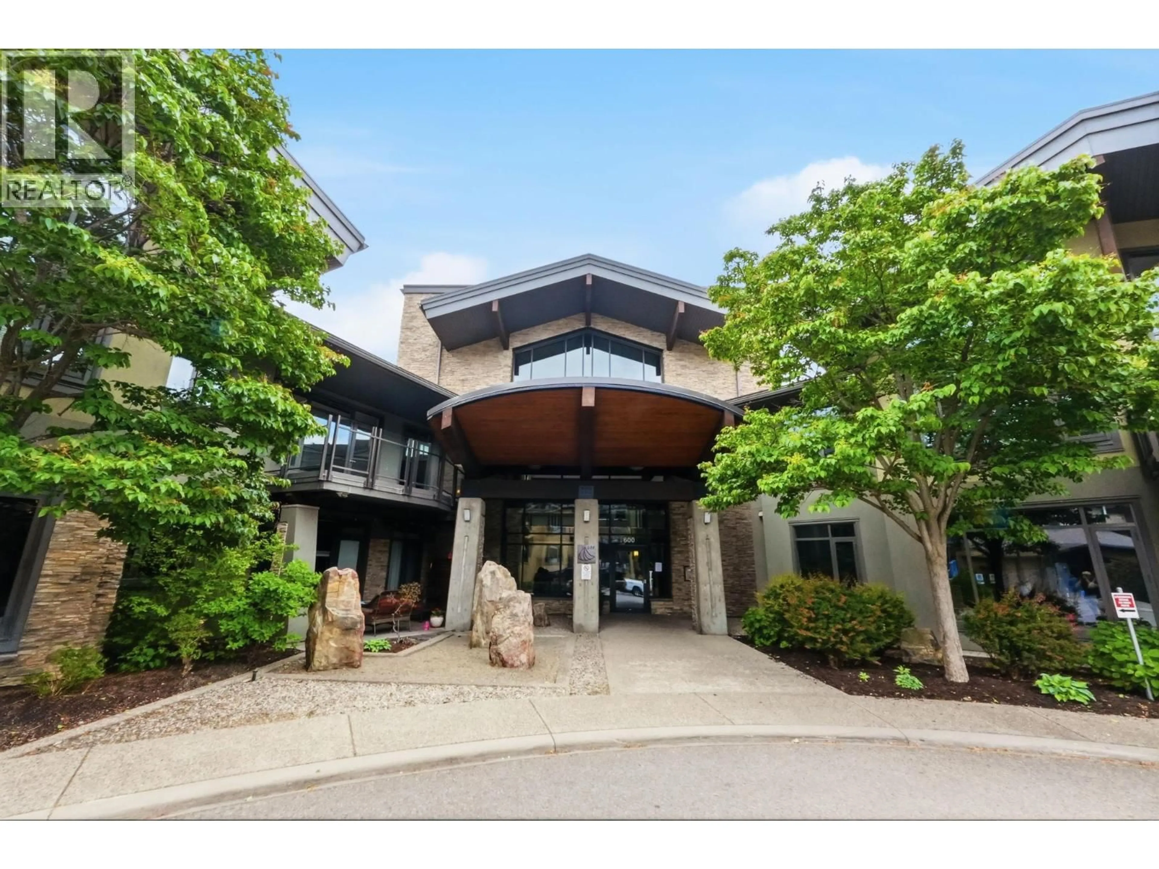 Indoor foyer for 116 - 600 SARSONS ROAD, Kelowna British Columbia V1W5H5