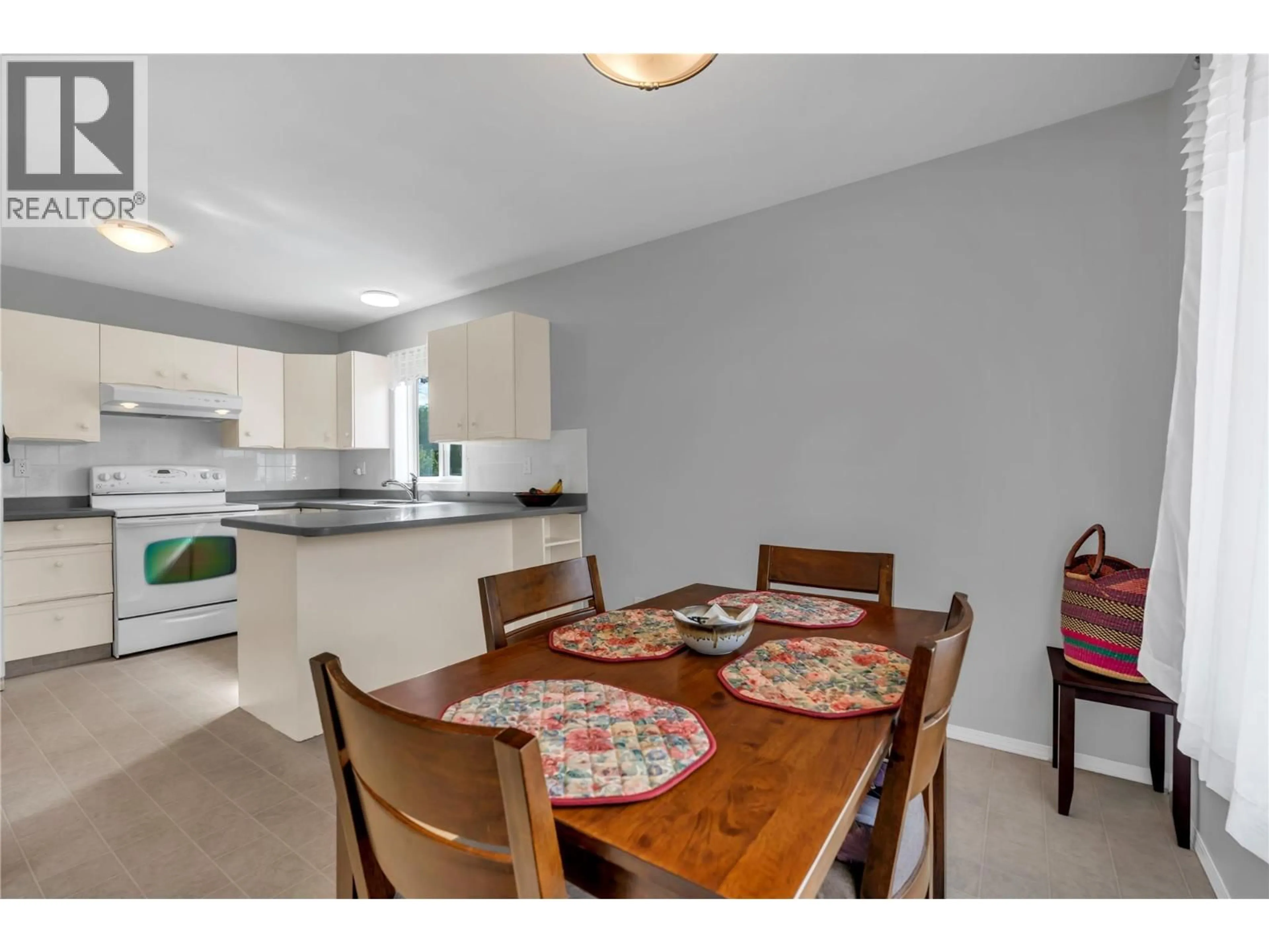 Standard kitchen, wood/laminate floor for 8 - 145 REDWING PLACE, Oliver British Columbia V0H1T4