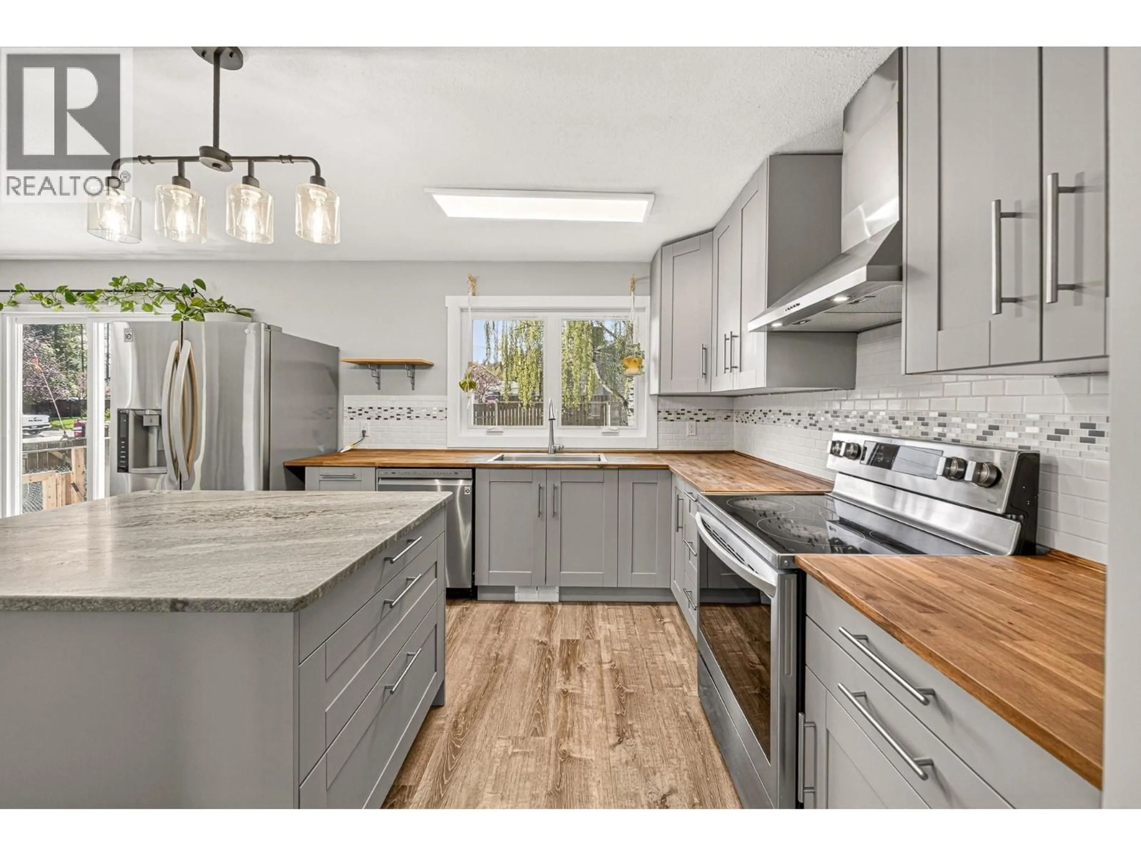 Open concept kitchen, unknown for 832 MICHEL ROAD, Elkford British Columbia V0B1H0