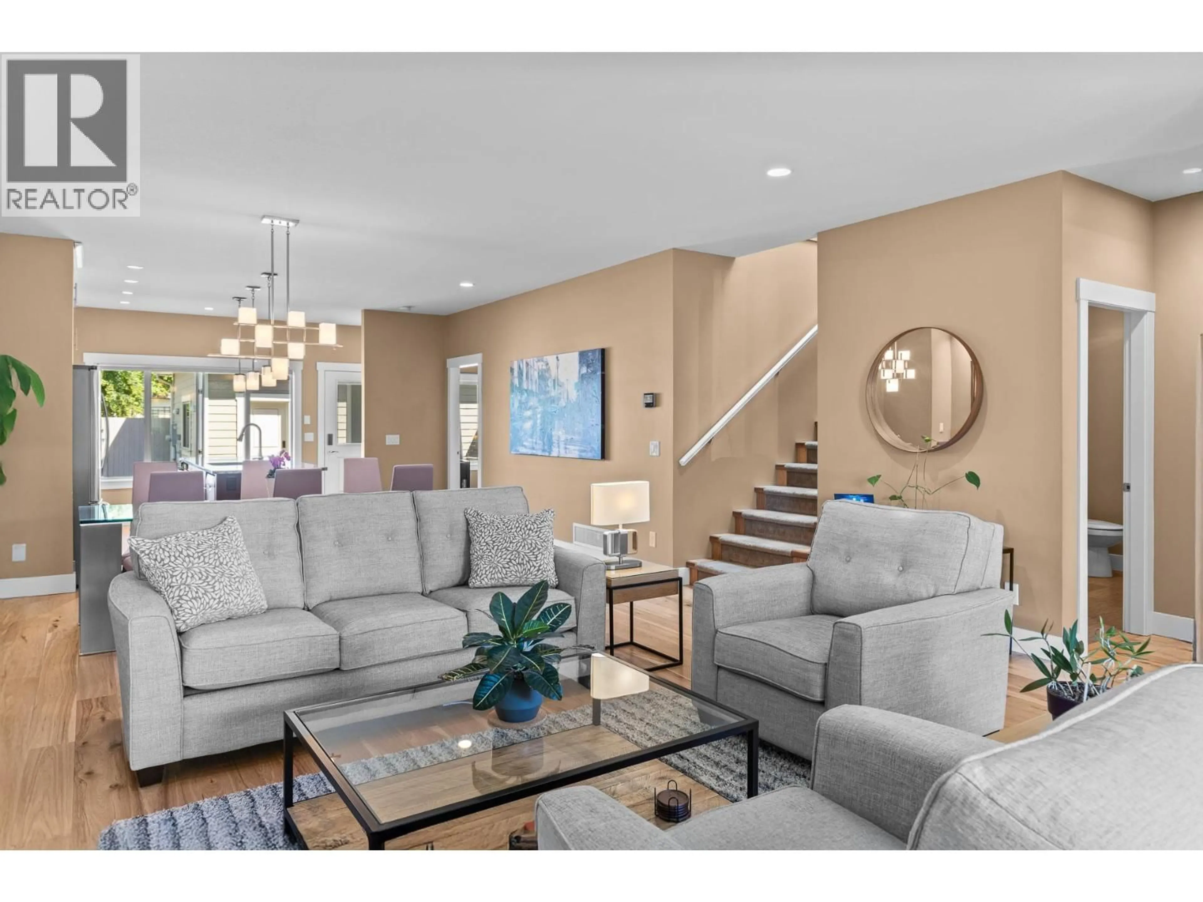 Living room with furniture, unknown for 450 FRANCIS AVENUE, Kelowna British Columbia V1Y5G2