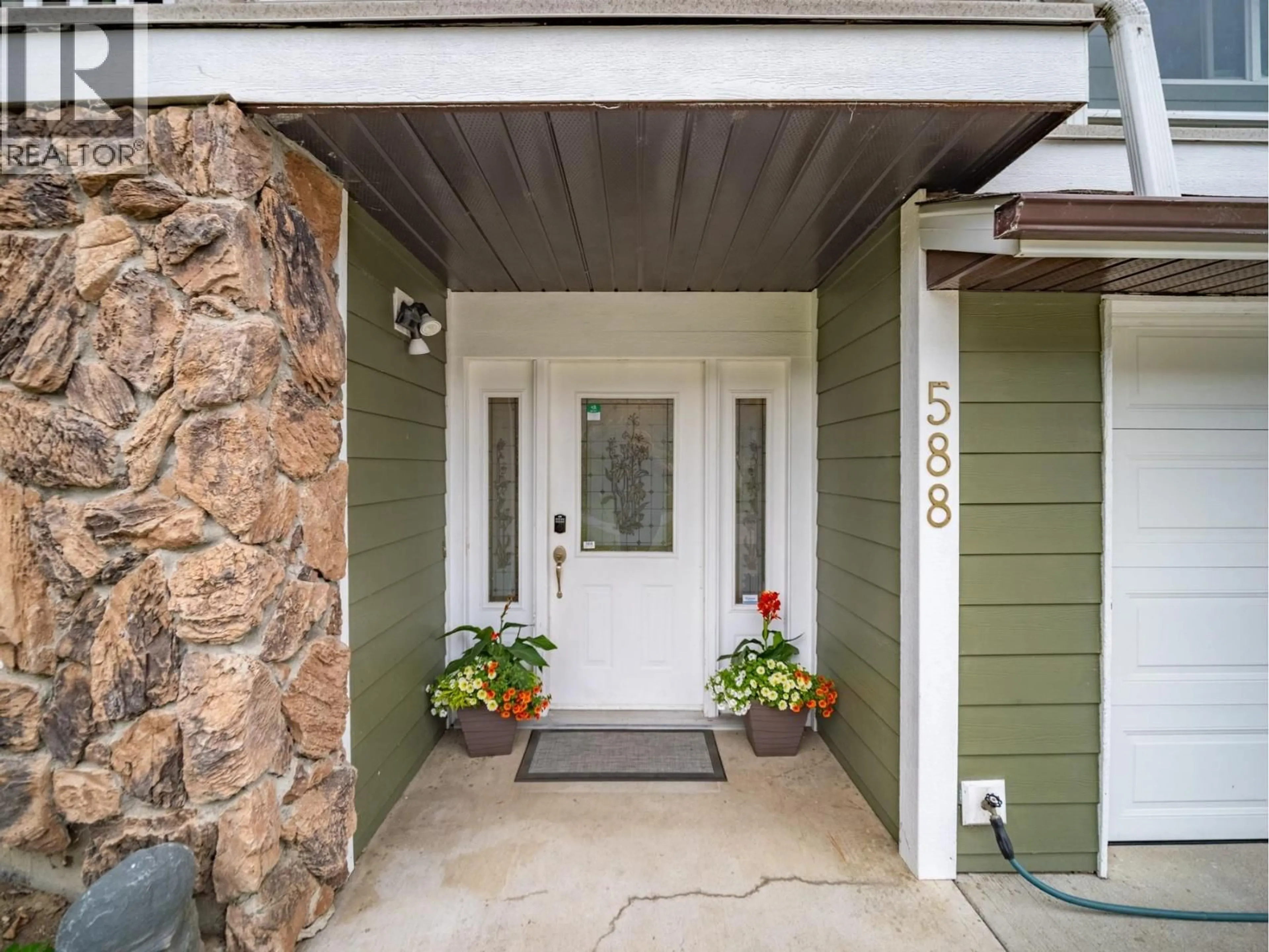 Indoor entryway for 588 DURANGO DRIVE, Kamloops British Columbia V2C6Y5