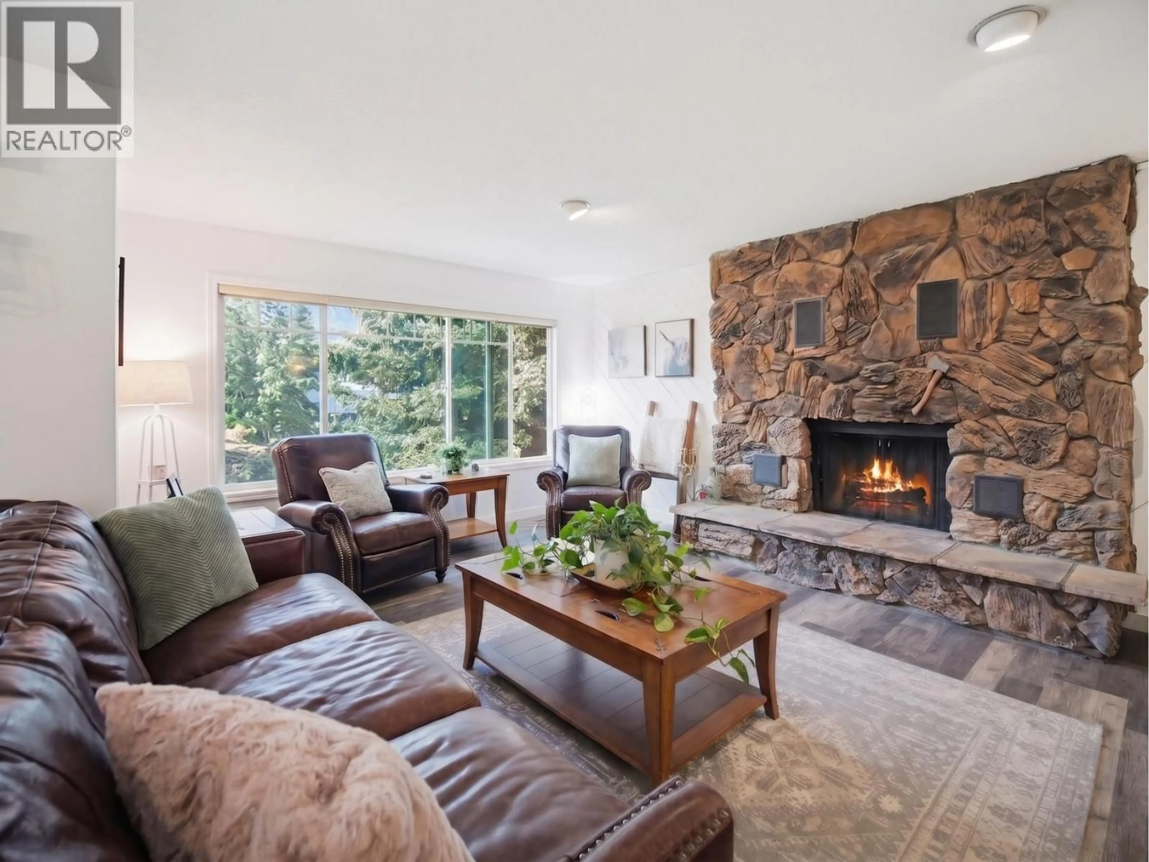 Living room with furniture, unknown for 588 DURANGO DRIVE, Kamloops British Columbia V2C6Y5