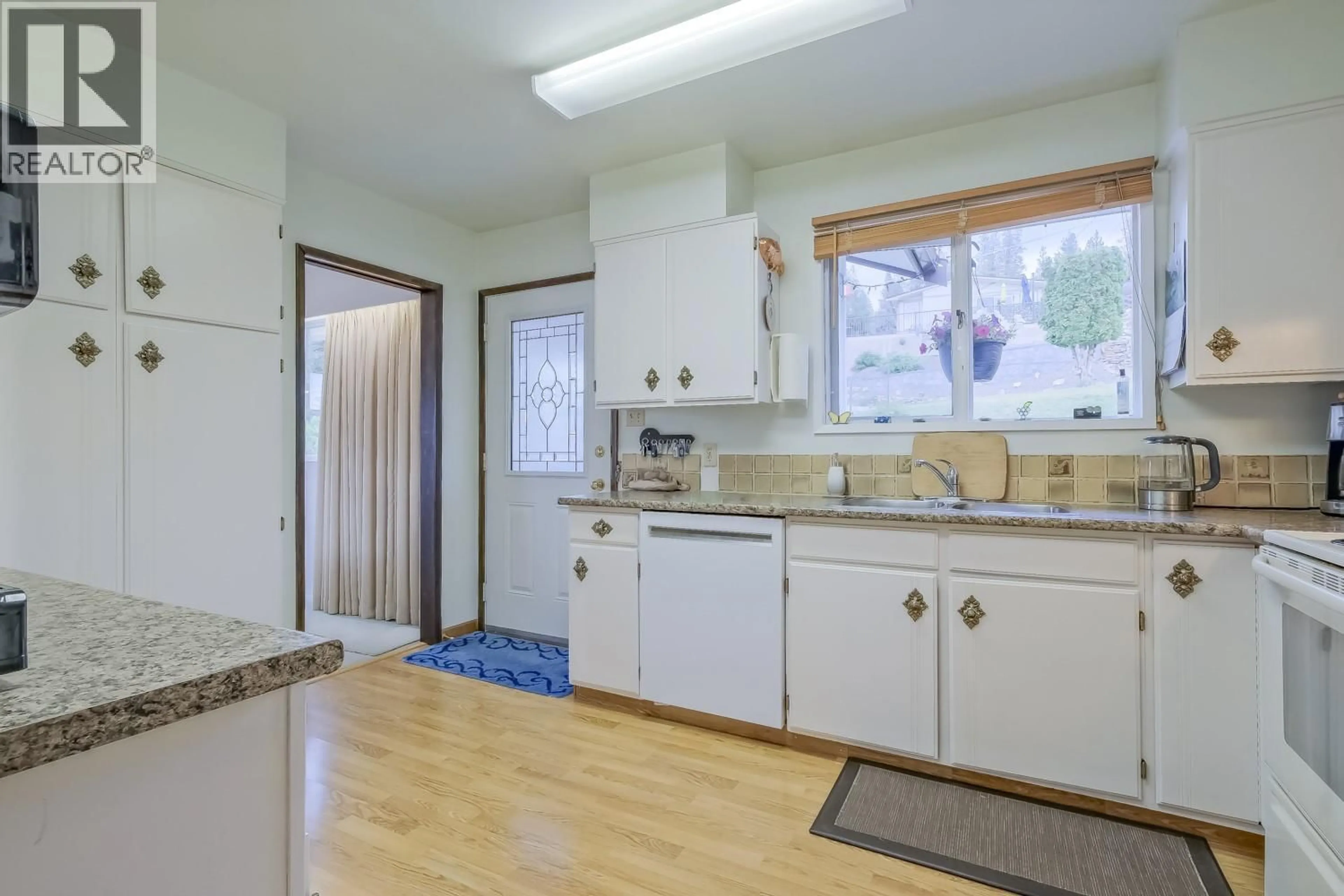 Standard kitchen, unknown for 326 CARMEL CRESCENT, Okanagan Falls British Columbia V0H1R5