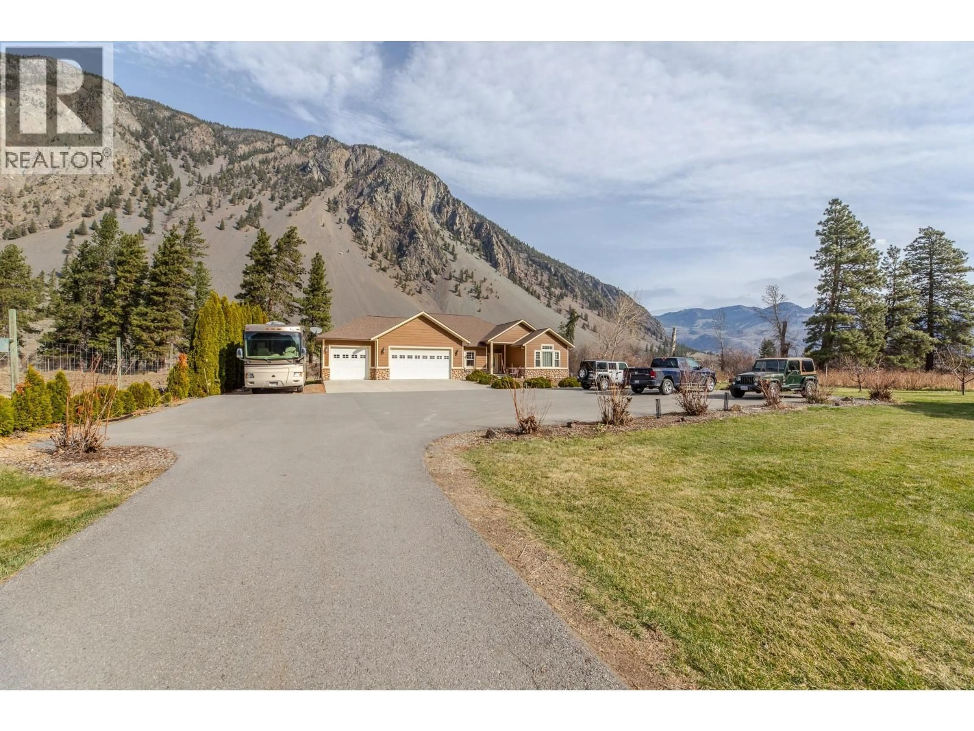 A pic from outside/outdoor area/front of a property/back of a property/a pic from drone, mountain view for CORY ROAD, Keremeos British Columbia V0H1N0