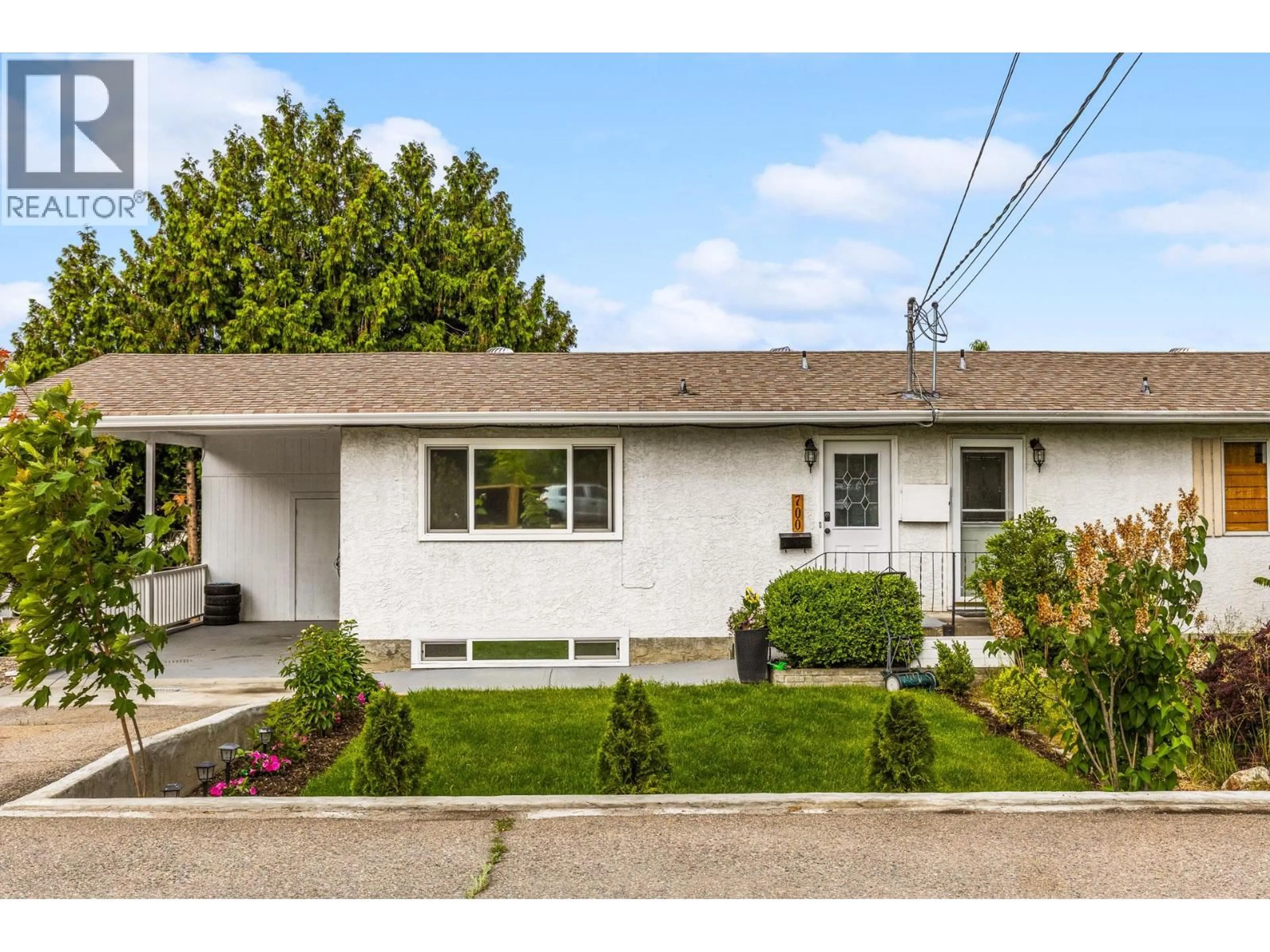Home with vinyl exterior material, street for 700 FRASER ROAD, Kelowna British Columbia V1X3M3