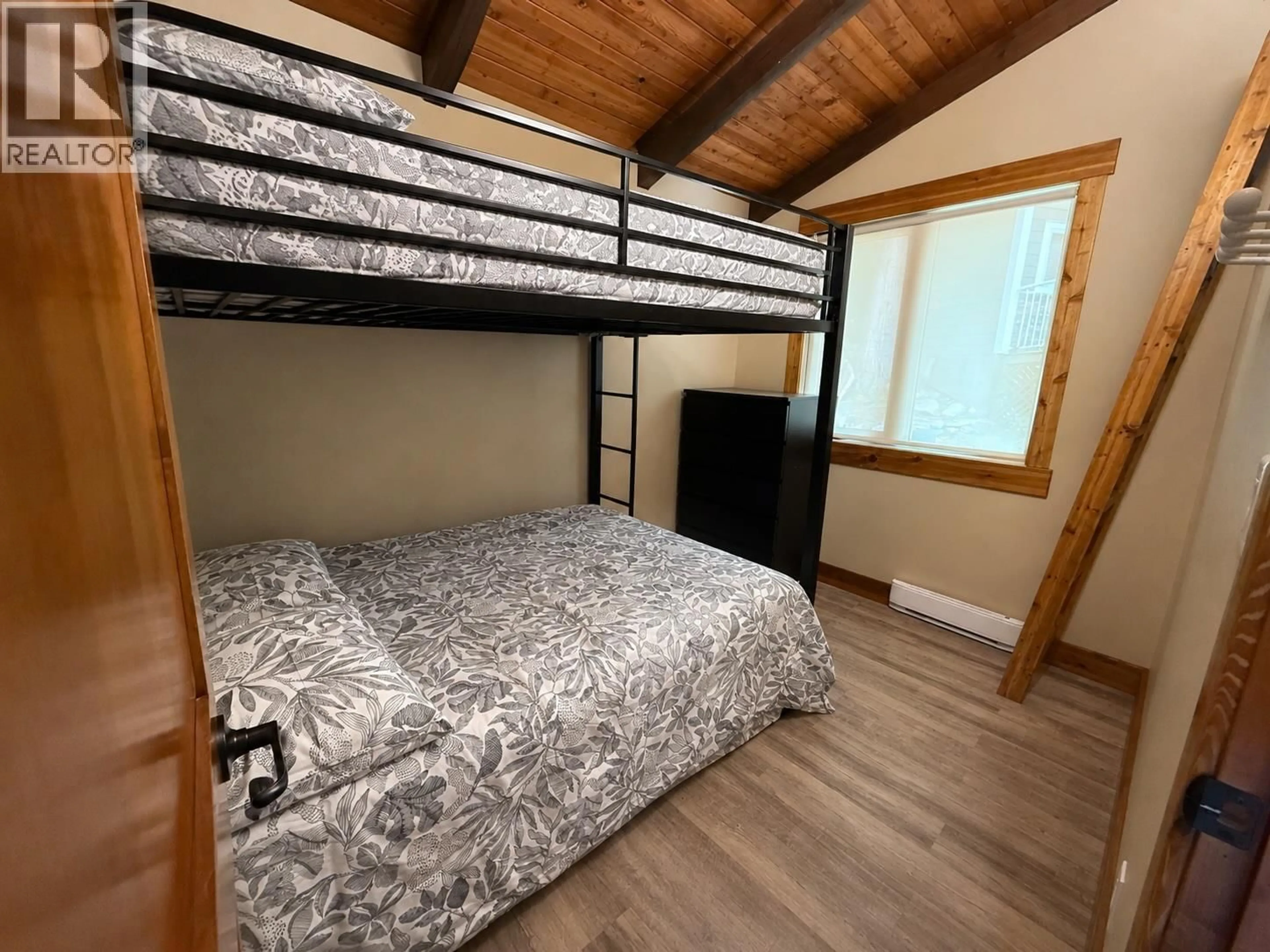 Bedroom with bed, unknown for 3981 EAGLE BAY ROAD, Eagle Bay British Columbia V0E1T0