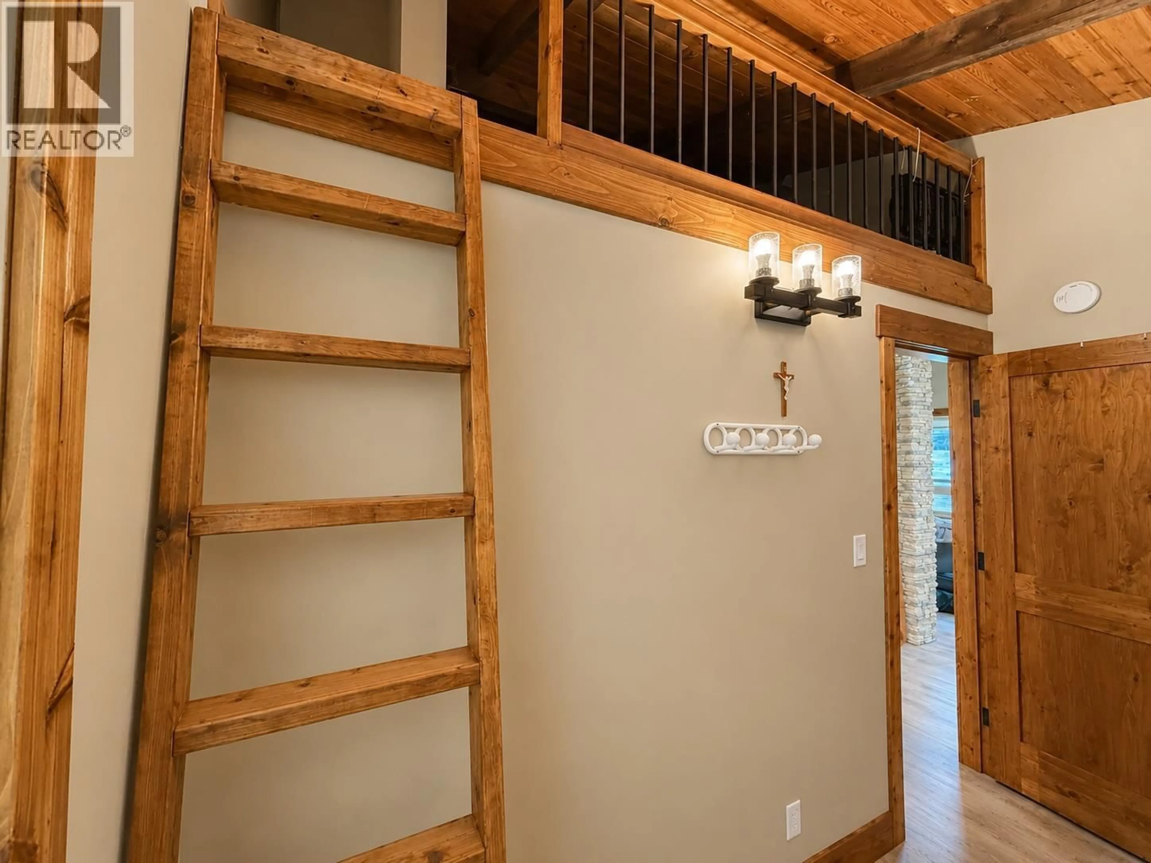Indoor entryway for 3981 EAGLE BAY ROAD, Eagle Bay British Columbia V0E1T0