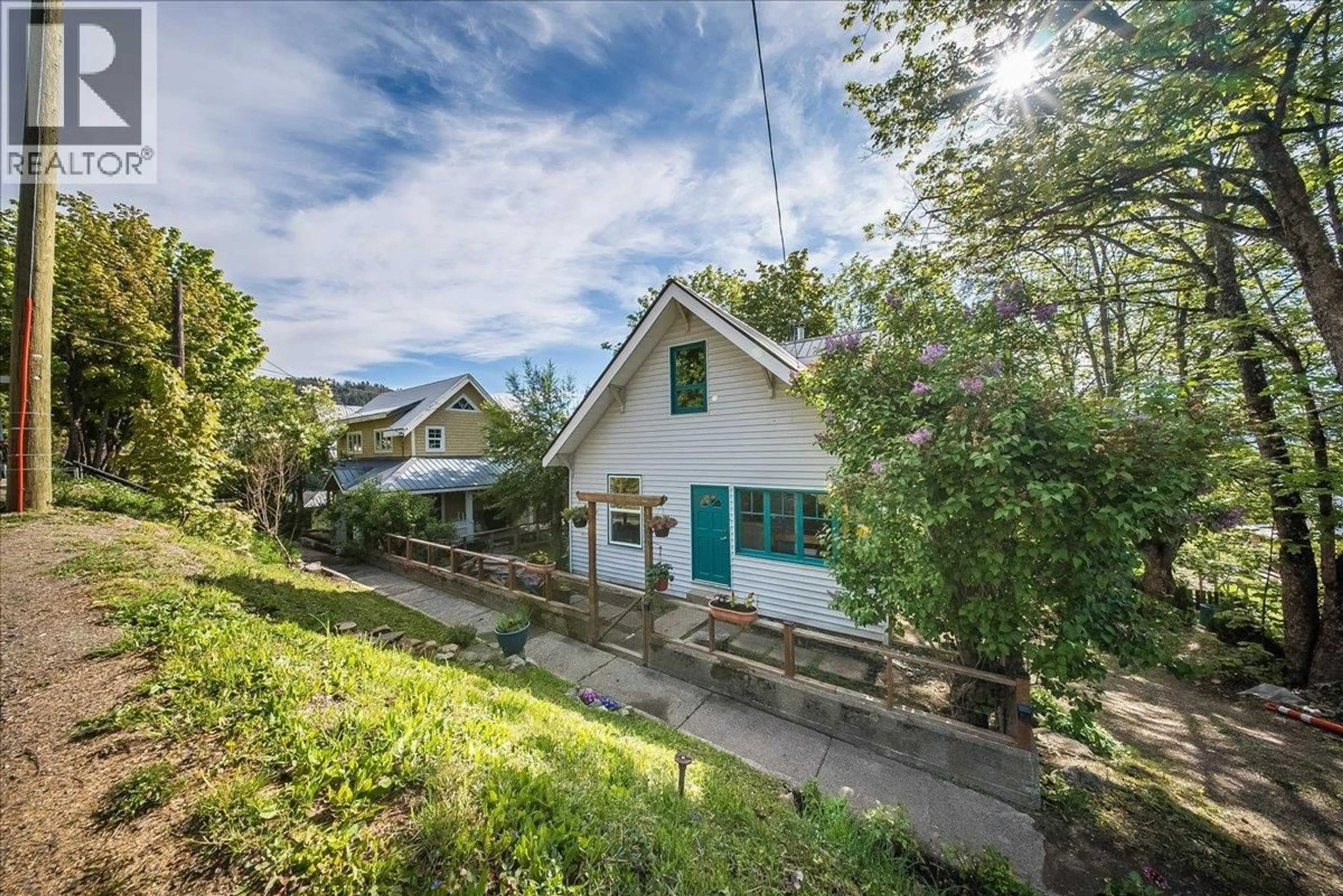 A pic from outside/outdoor area/front of a property/back of a property/a pic from drone, street for 2050 GEORGIA STREET, Rossland British Columbia V0G1Y0