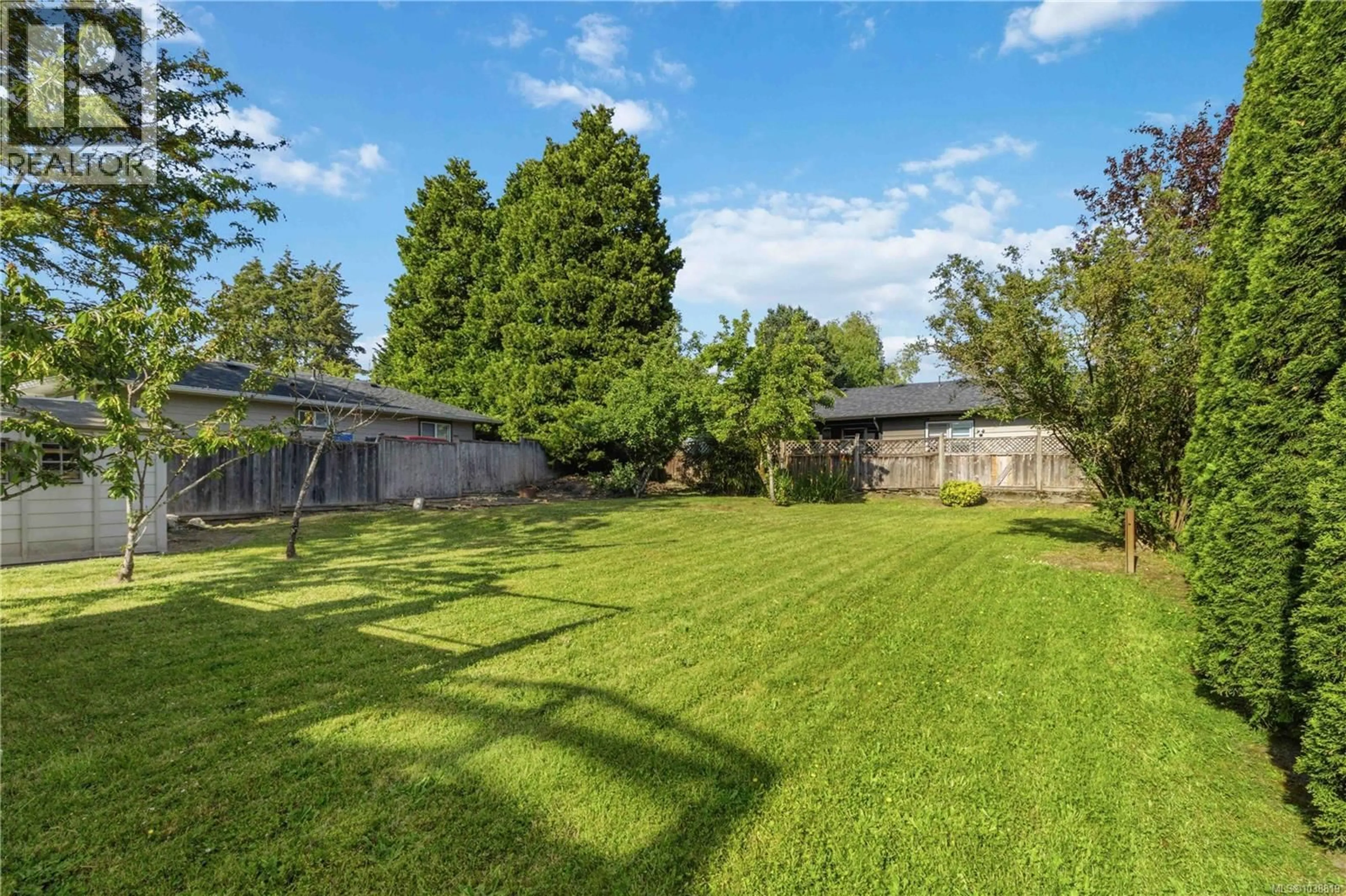 A pic from outside/outdoor area/front of a property/back of a property/a pic from drone, unknown for 4139 CAREY ROAD, Saanich British Columbia V8Z4G6