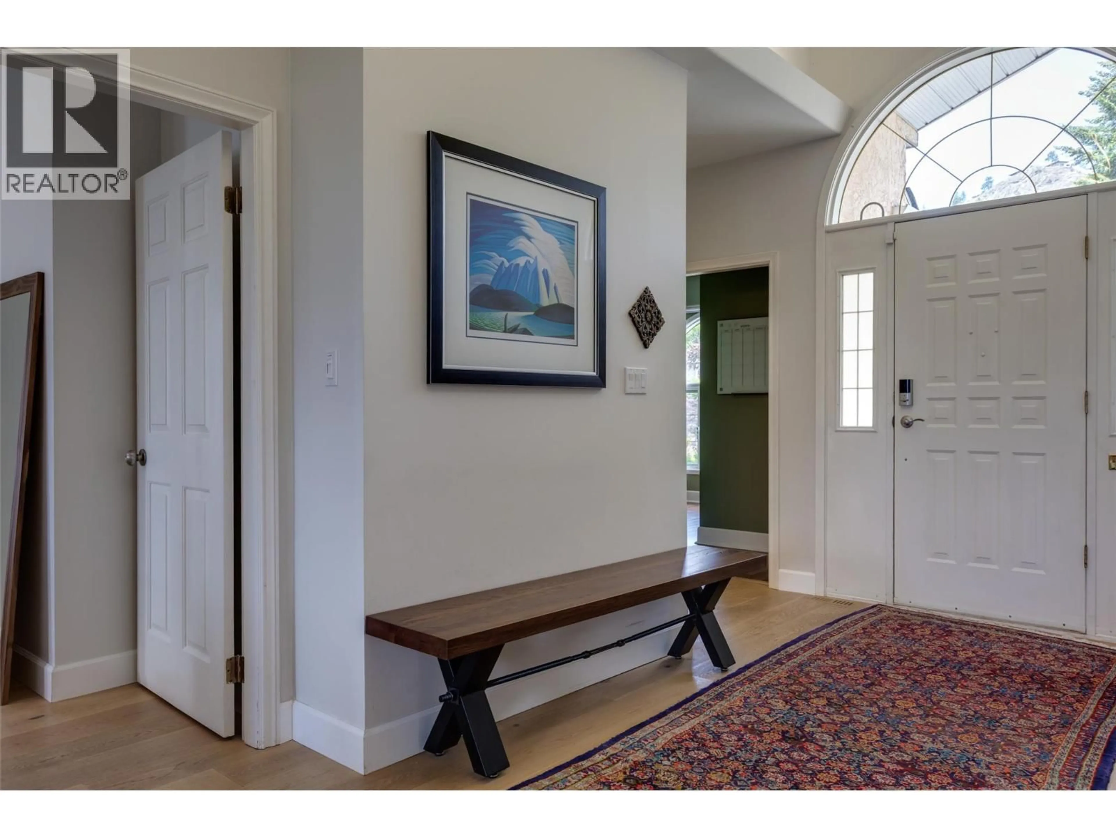 Indoor entryway for 1321 MOUNTAIN AVENUE, Kelowna British Columbia V1Y7H3