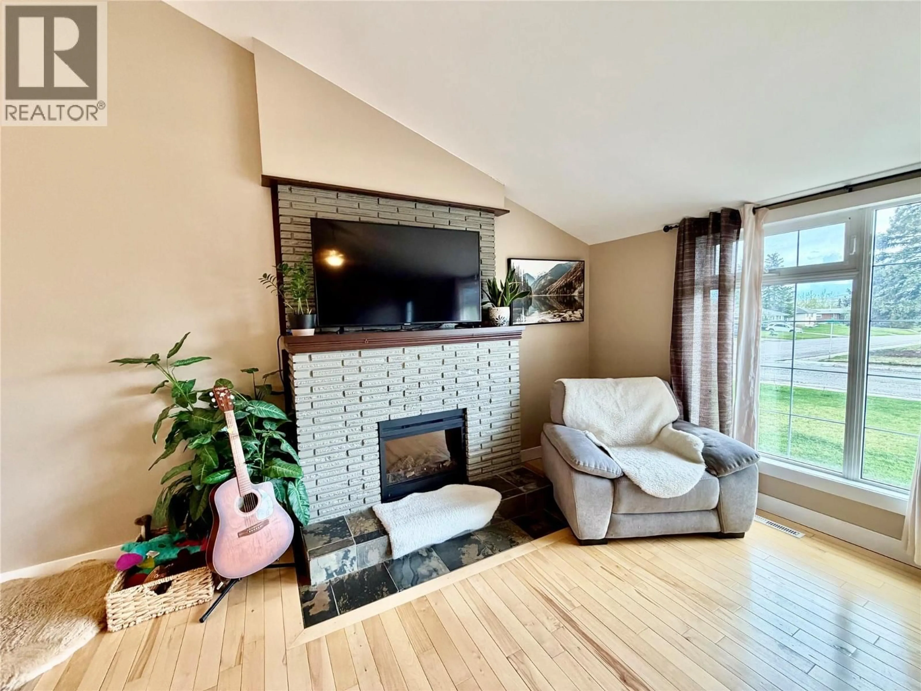 Living room with furniture, wood/laminate floor for 1300 93 AVENUE, Dawson Creek British Columbia V1G1E4