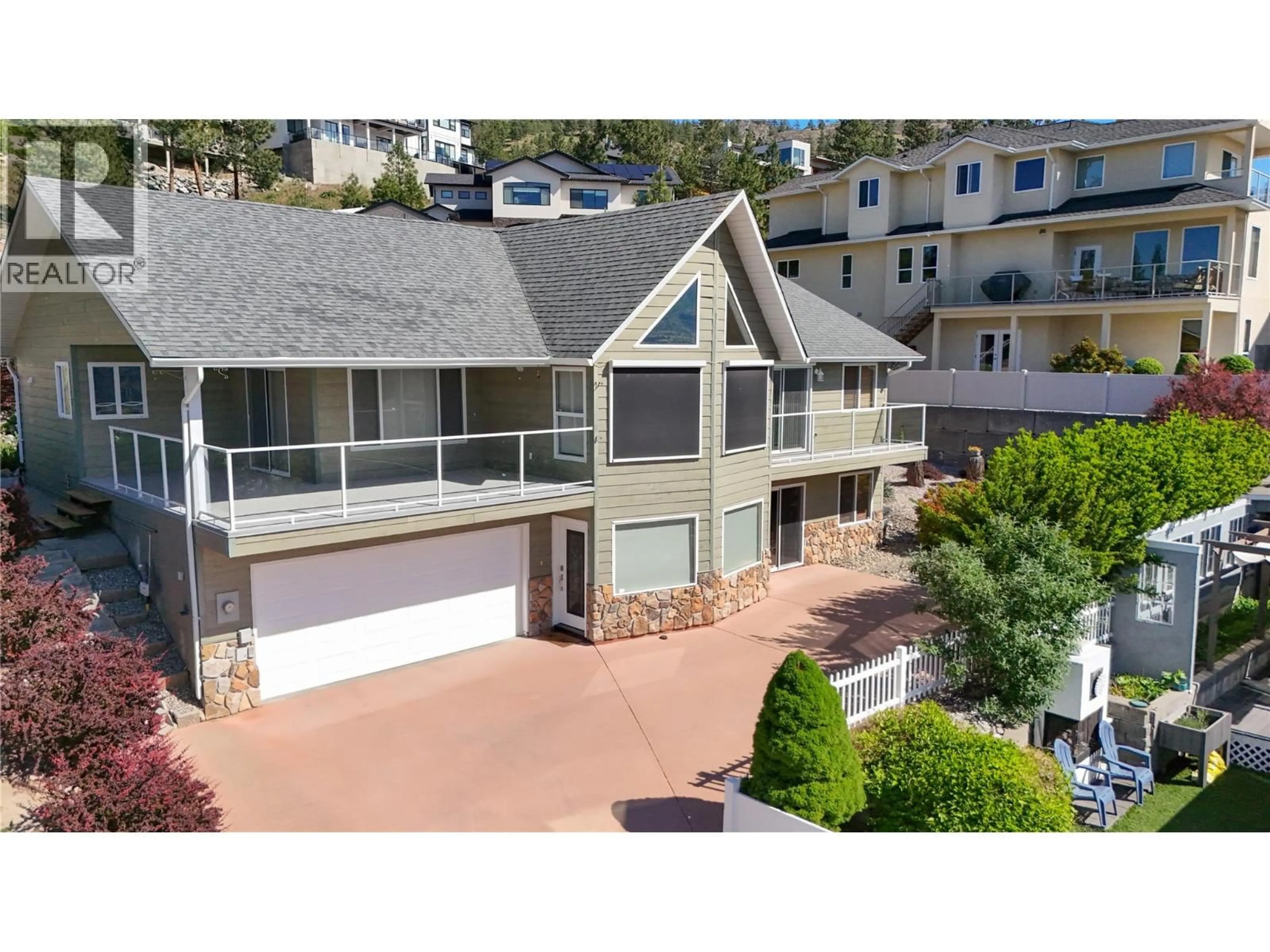 A pic from outside/outdoor area/front of a property/back of a property/a pic from drone, unknown for 2850 EVERGREEN DRIVE, Penticton British Columbia V2A7T1