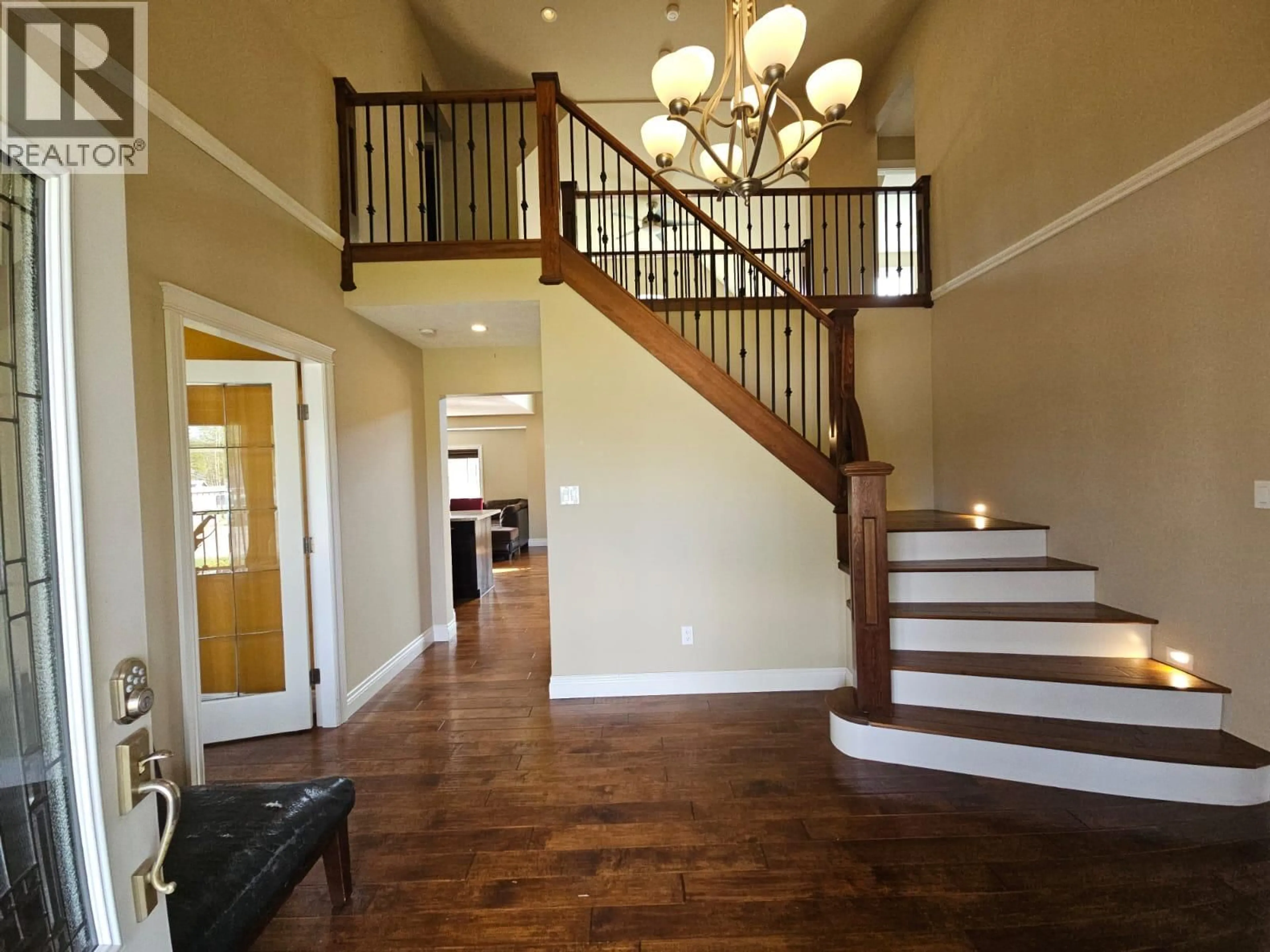 Indoor foyer for 4105 52 AVENUE NORTHEAST, Chetwynd British Columbia V0C1J0