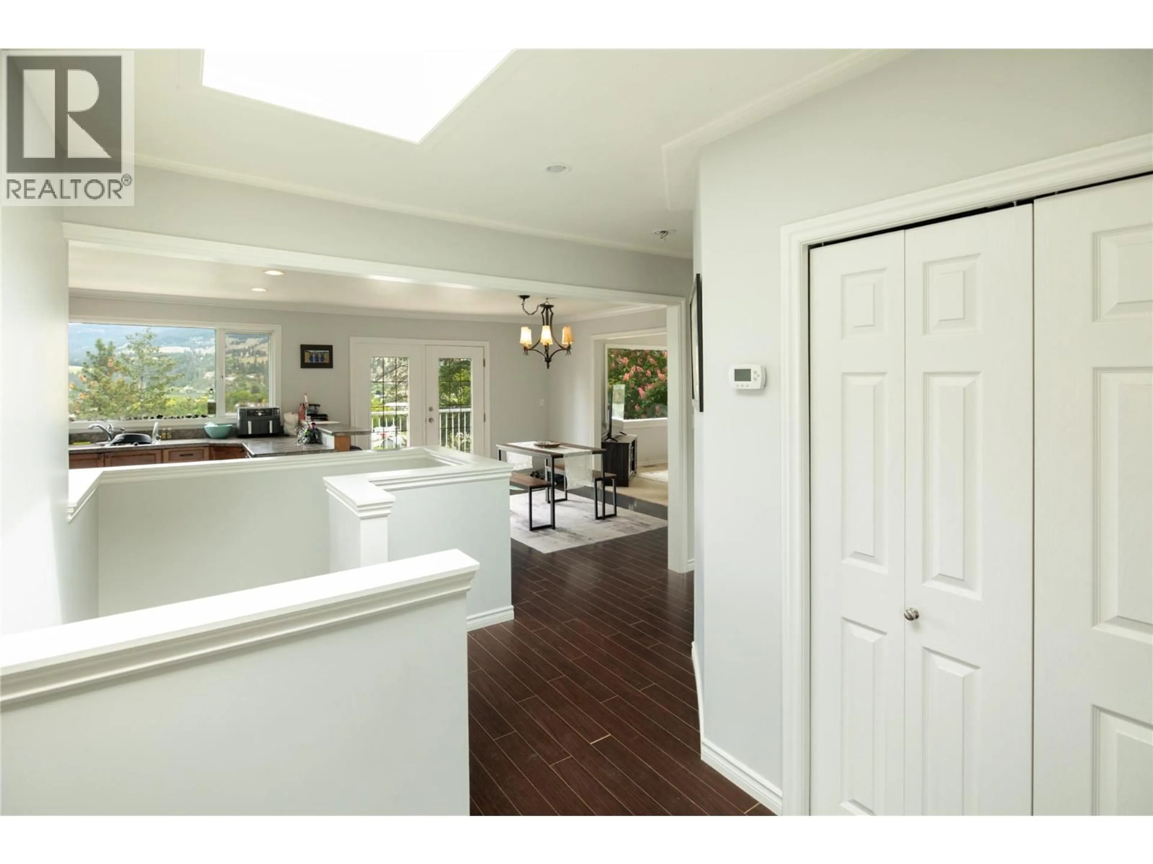 Indoor foyer for 11251 ROBERTS ROAD, Kelowna British Columbia V4V1L5