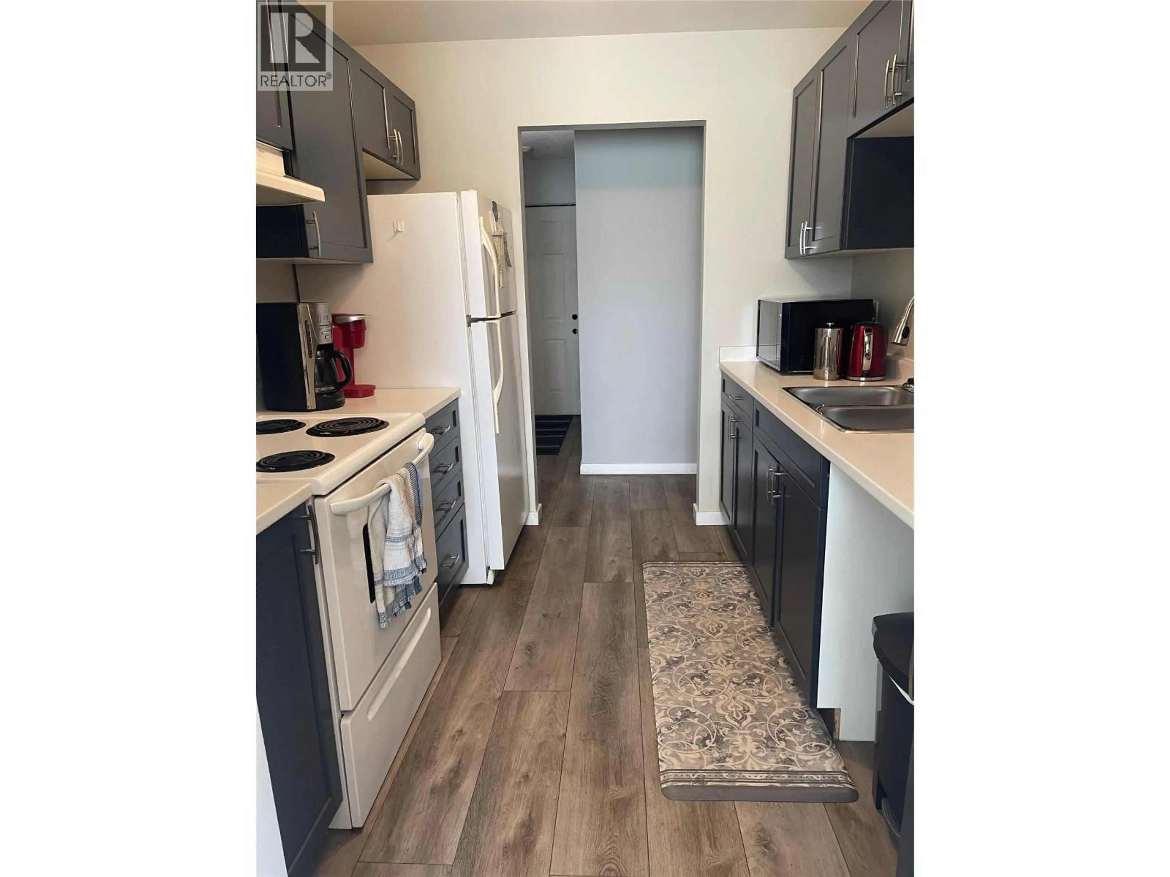 Standard kitchen, wood/laminate floor for 113 - 320 NORTHGATE STREET, Tumbler Ridge British Columbia V0C2W0