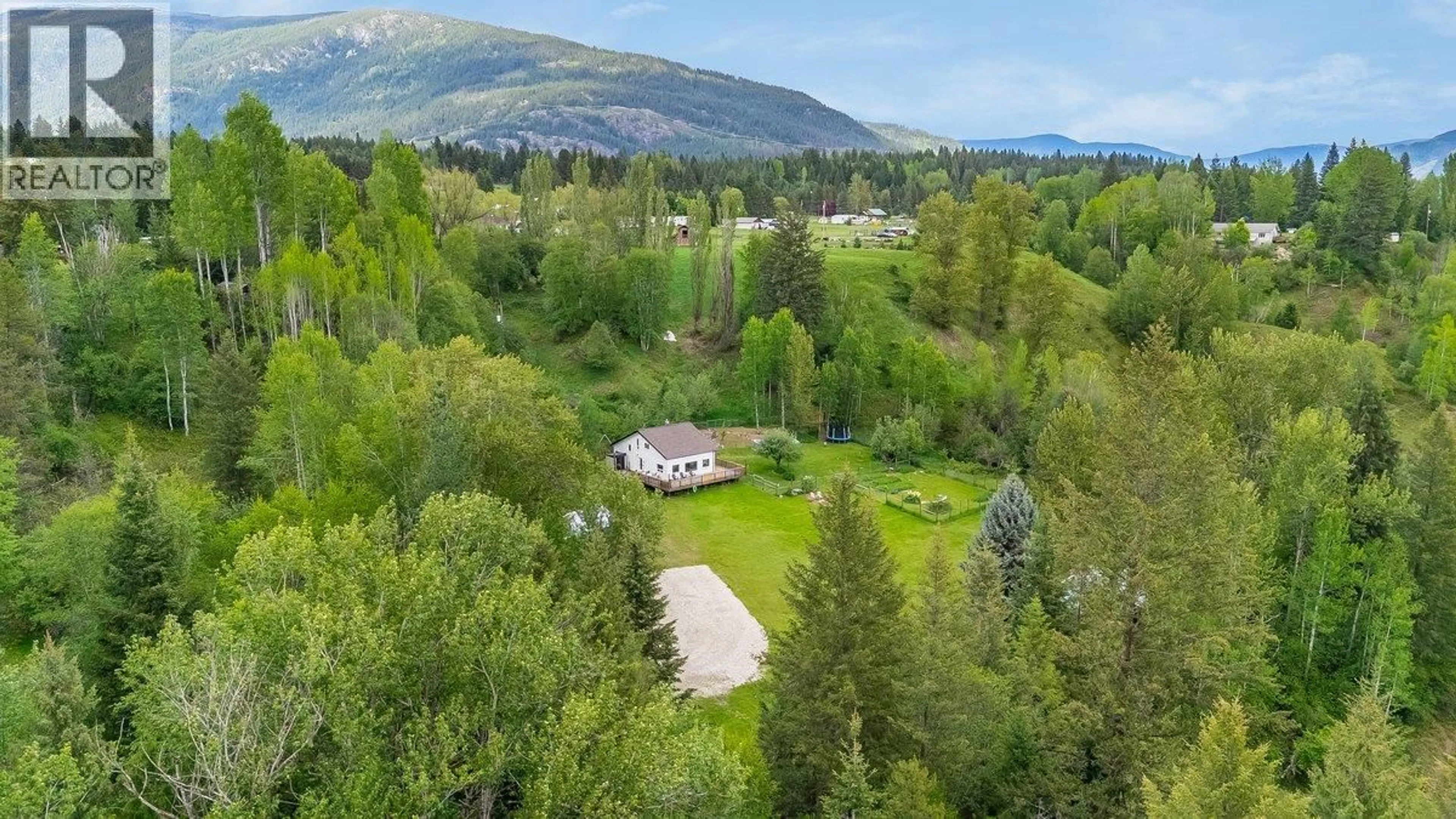 A pic from outside/outdoor area/front of a property/back of a property/a pic from drone, mountain view for 3678 KRESTOVA CEMETERY ROAD, Krestova British Columbia V0G1H2