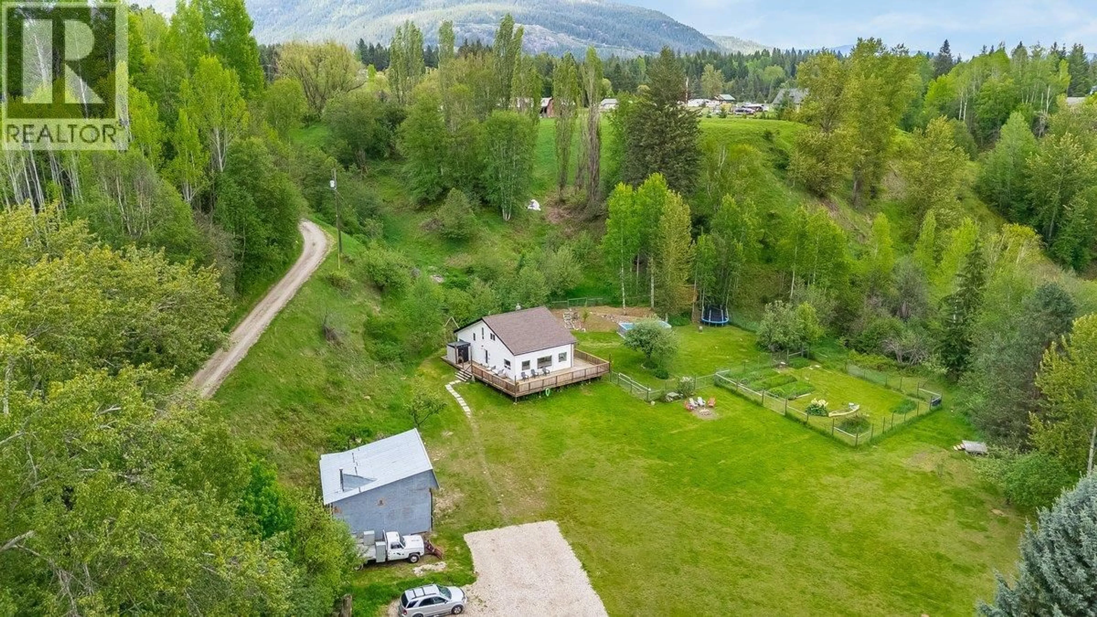 A pic from outside/outdoor area/front of a property/back of a property/a pic from drone, mountain view for 3678 KRESTOVA CEMETERY ROAD, Krestova British Columbia V0G1H2