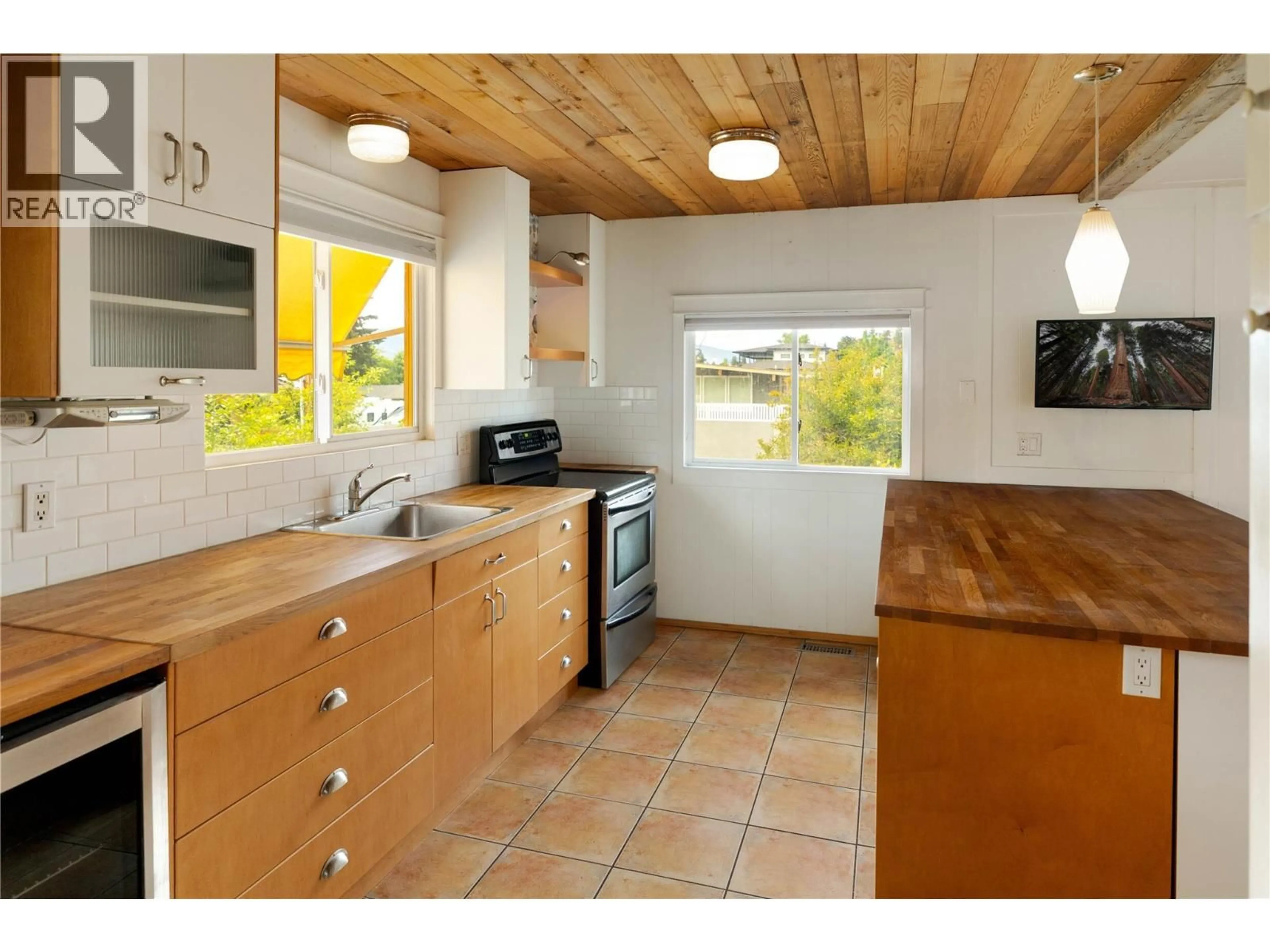 Standard kitchen, wood/laminate floor for 779 MCCLURE ROAD, Kelowna British Columbia V1W1M4