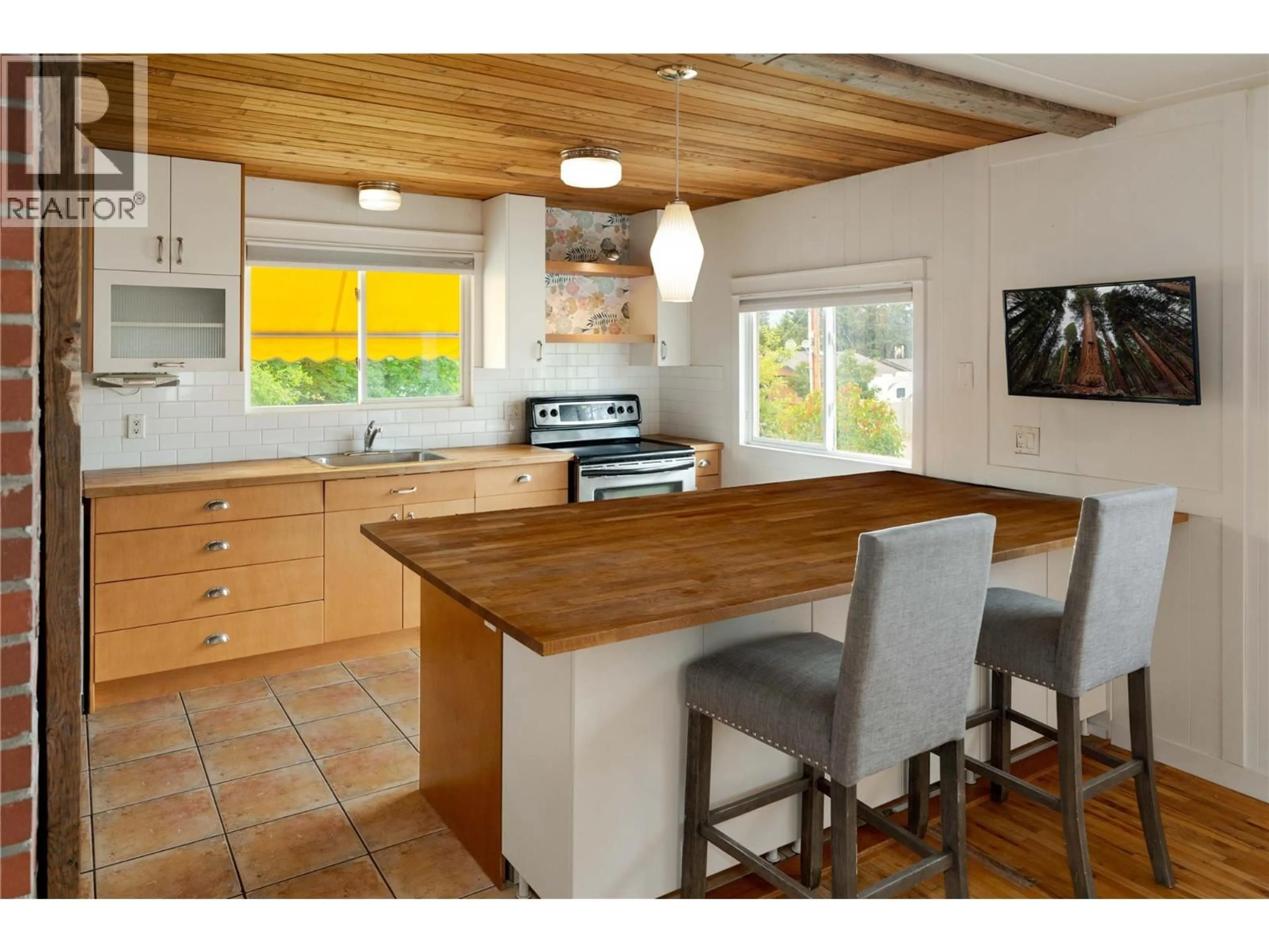 Open concept kitchen, unknown for 779 MCCLURE ROAD, Kelowna British Columbia V1W1M4