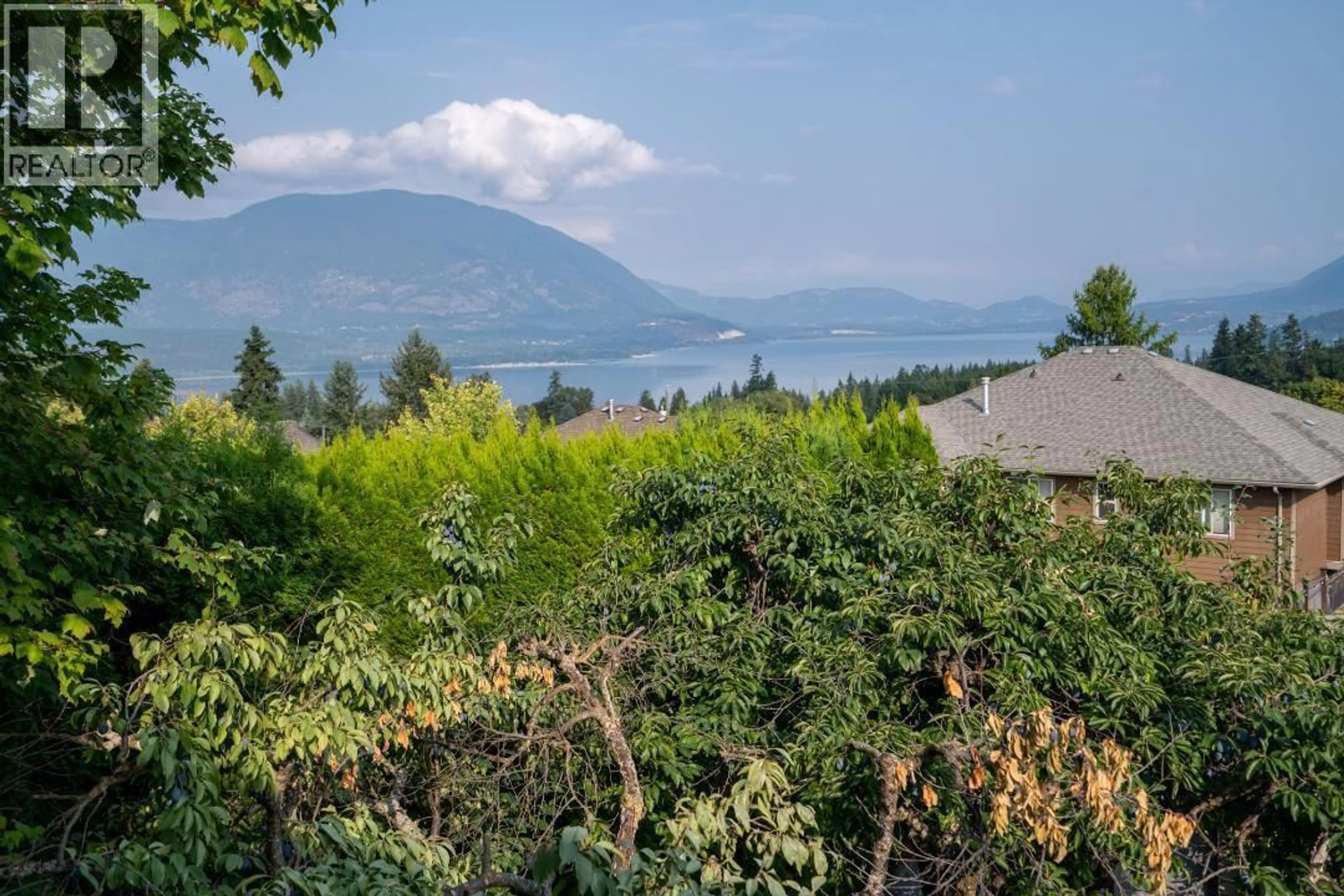 Patio, water/lake/river/ocean view for 2121 3 AVENUE SOUTHEAST, Salmon Arm British Columbia V1E1K1