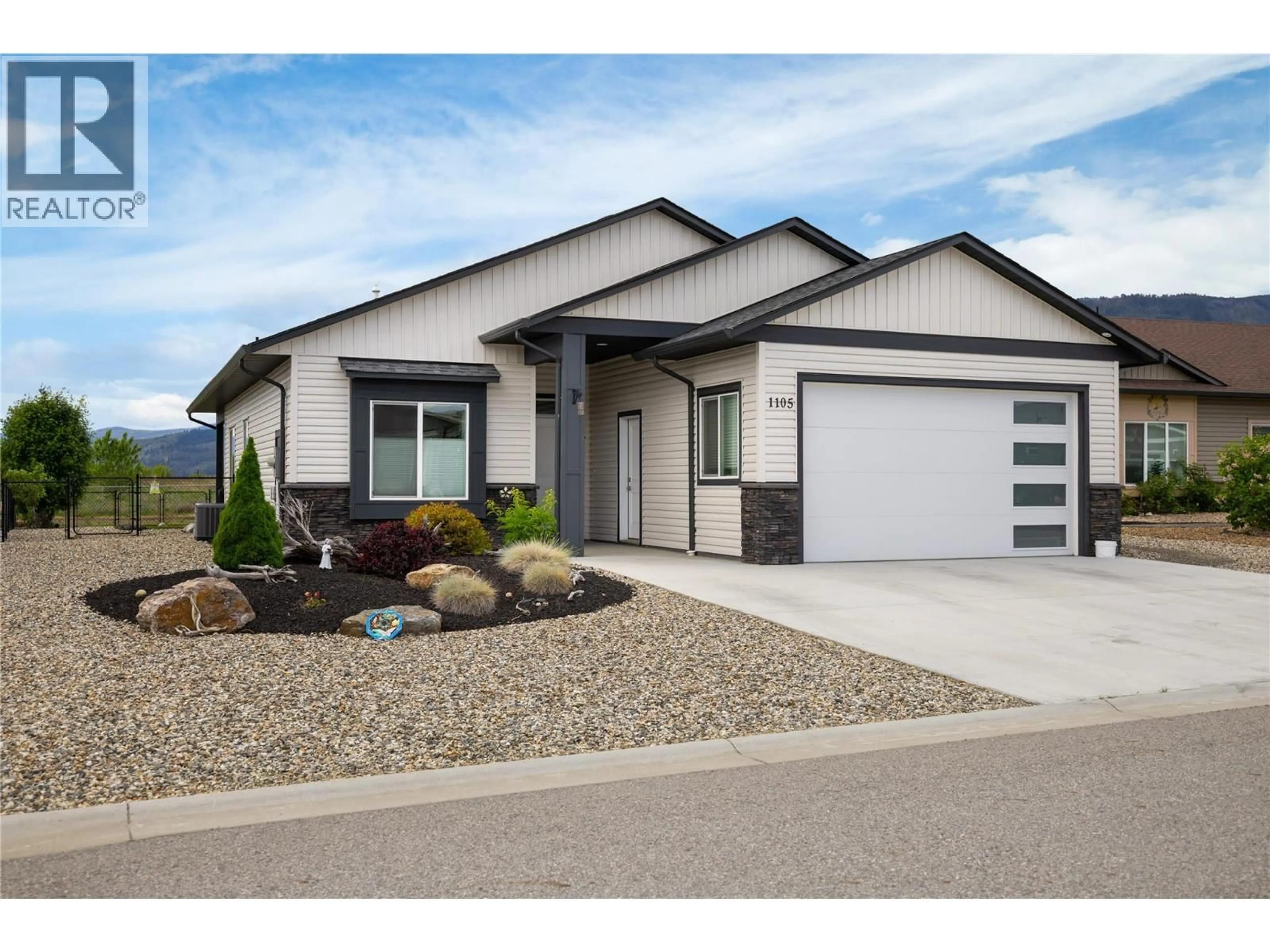 Home with vinyl exterior material, street for 1105 11 AVENUE, Vernon British Columbia V1H1Z1