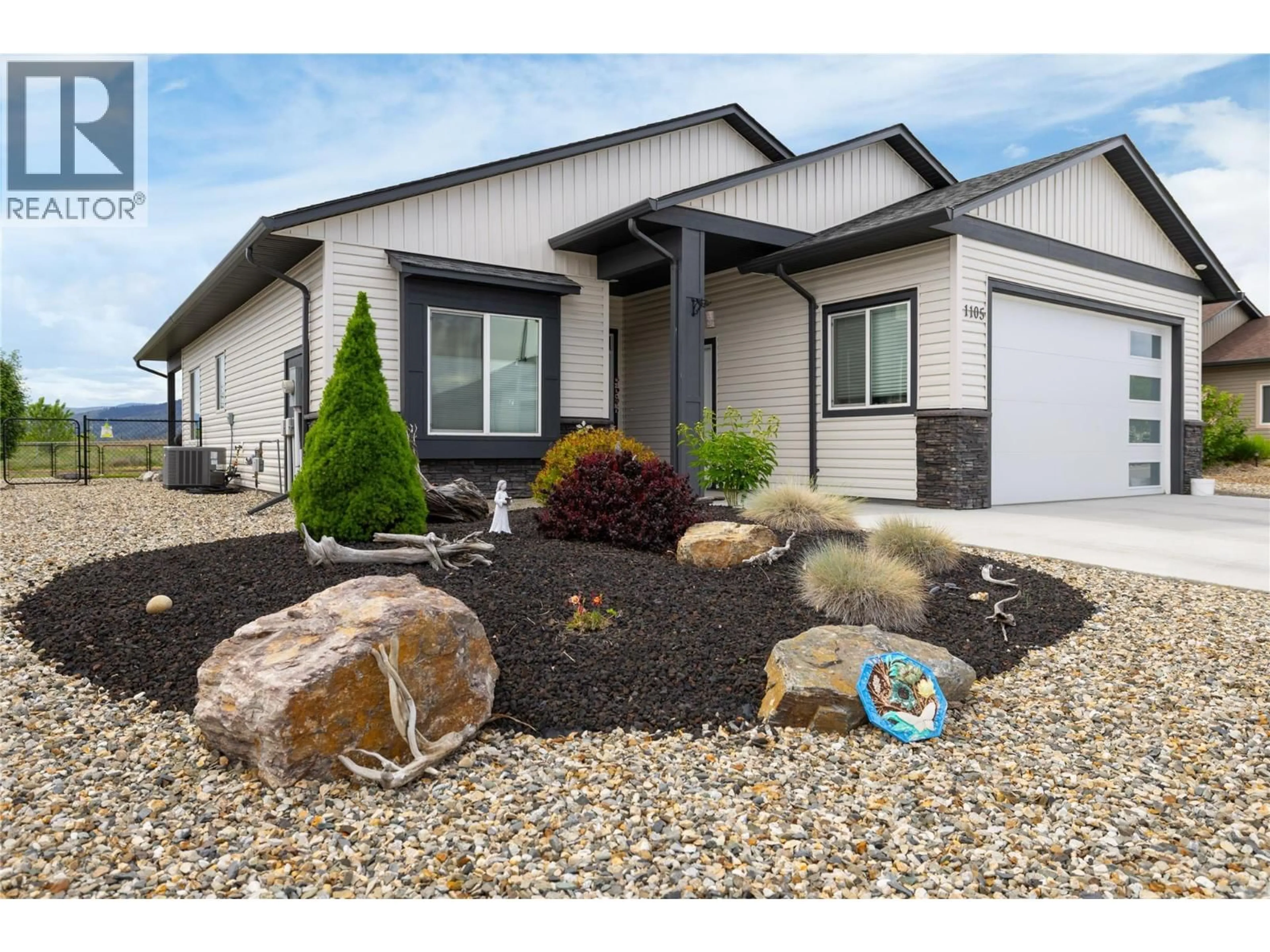 Home with vinyl exterior material, unknown for 1105 11 AVENUE, Vernon British Columbia V1H1Z1