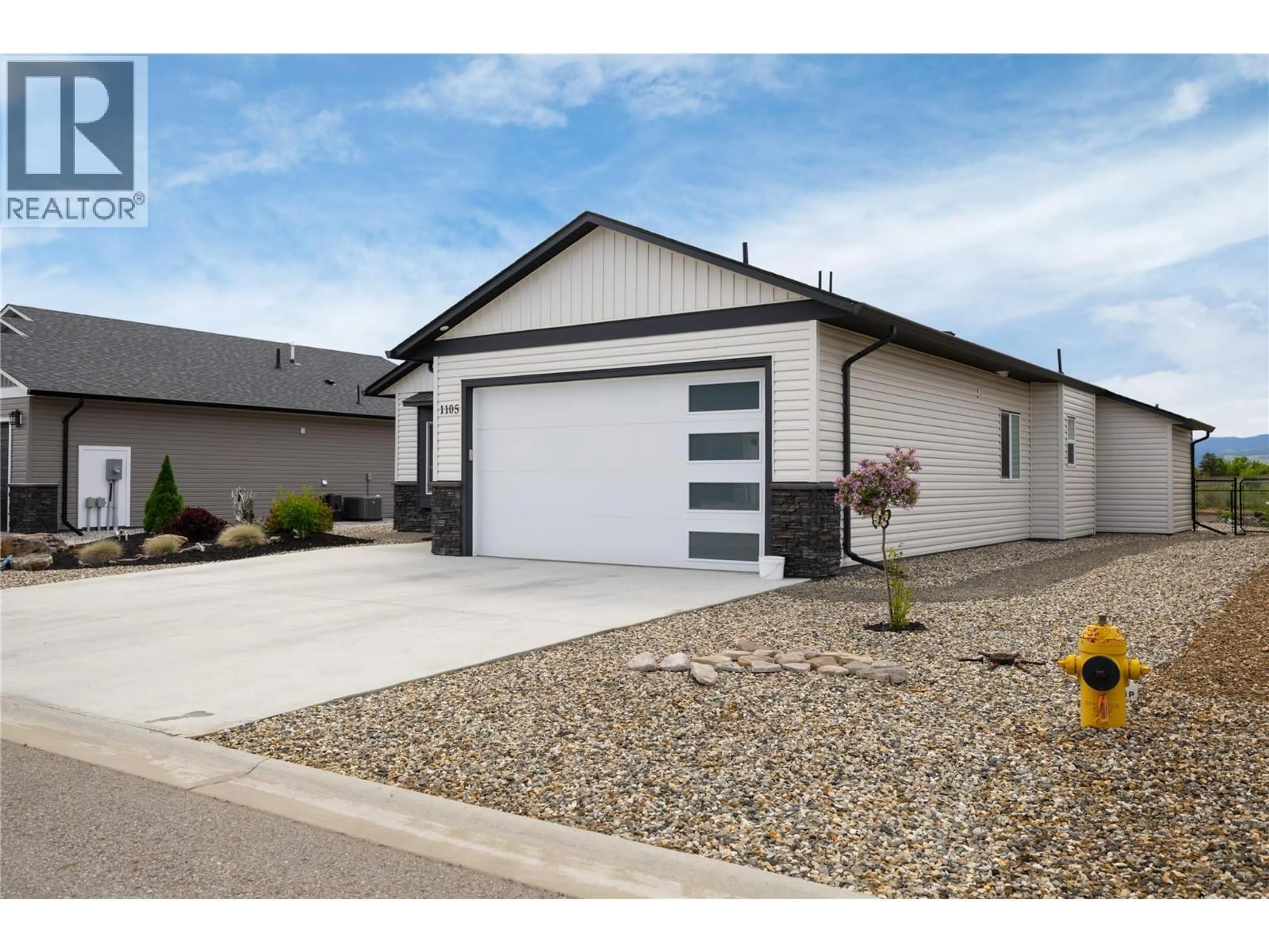 Home with vinyl exterior material, street for 1105 11 AVENUE, Vernon British Columbia V1H1Z1