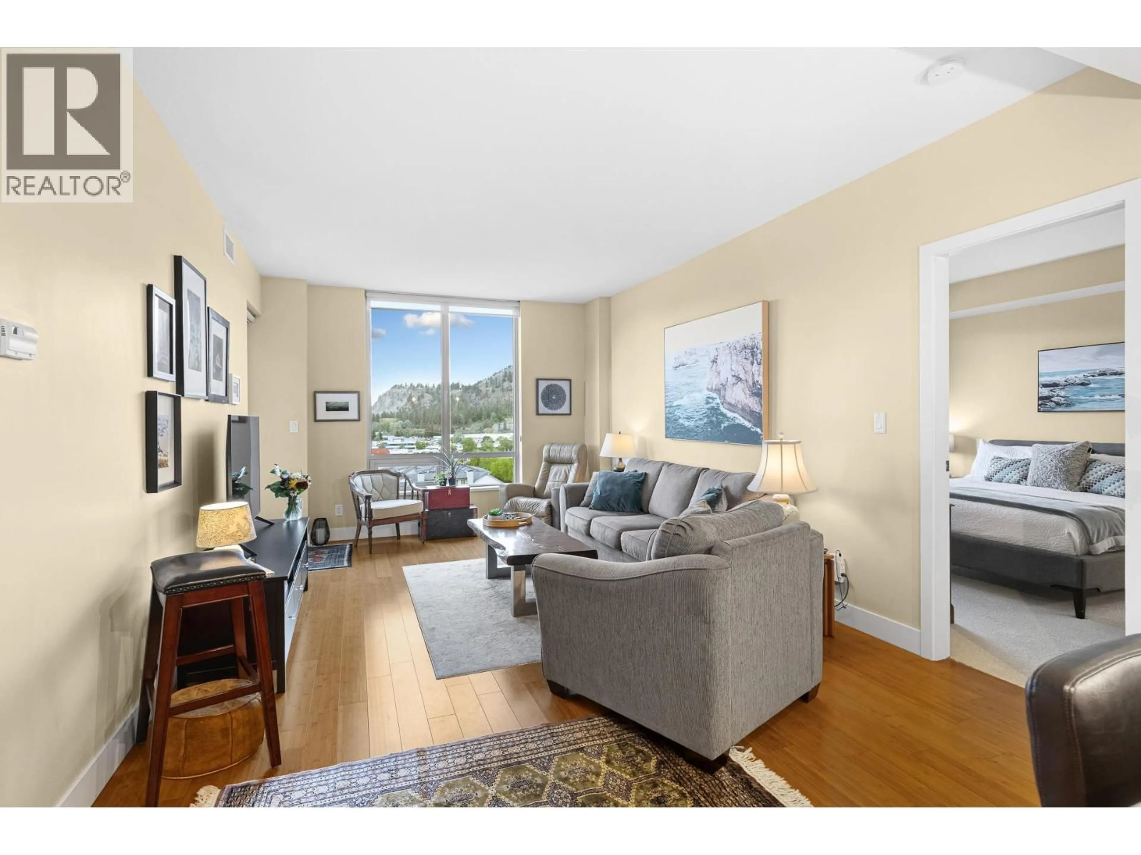 Living room with furniture, wood/laminate floor for 1008 - 2040 SPRINGFIELD ROAD, Kelowna British Columbia V1Y9N7