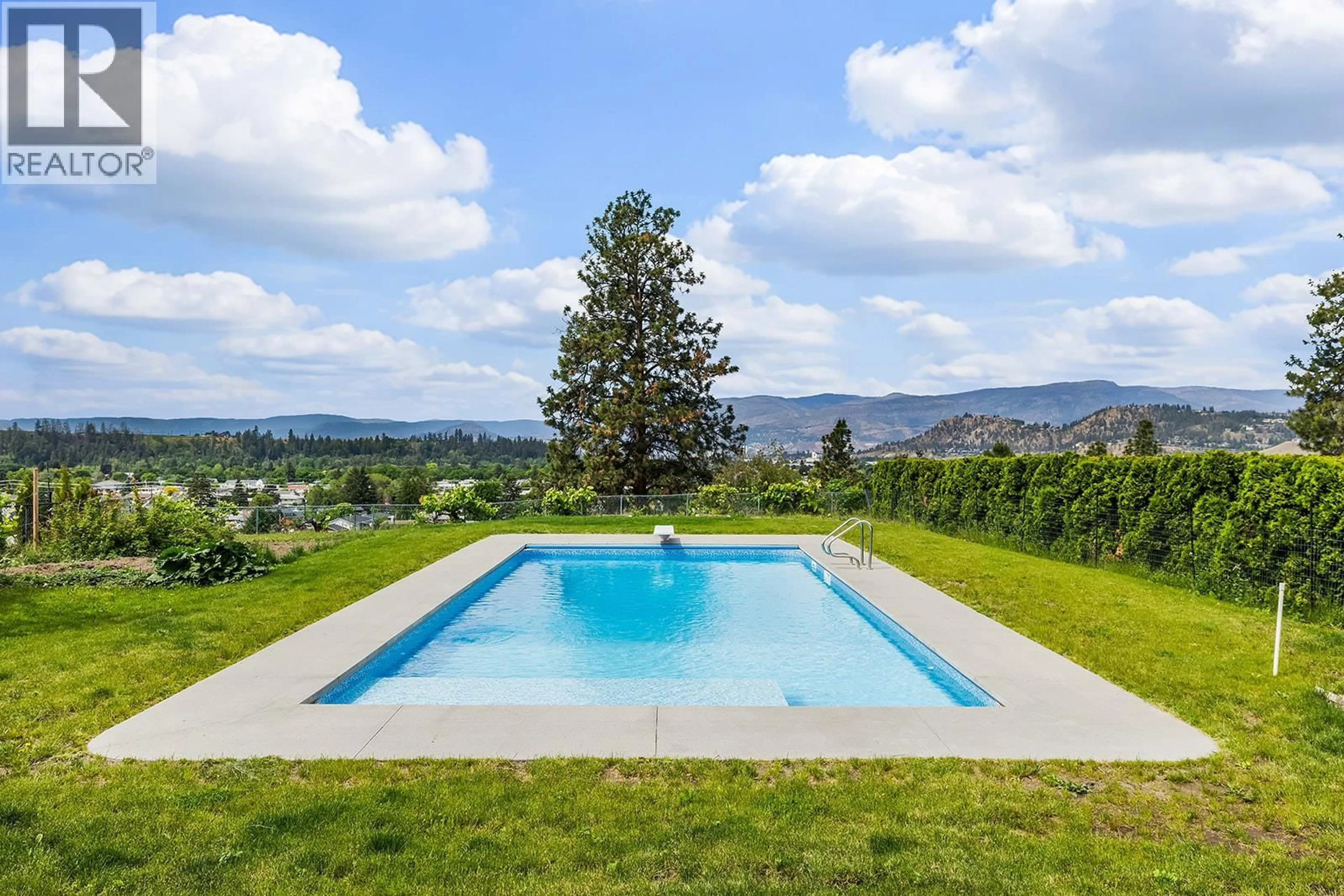 Pool for 650 DOUGALL ROAD SOUTH, Kelowna British Columbia V1X3J8