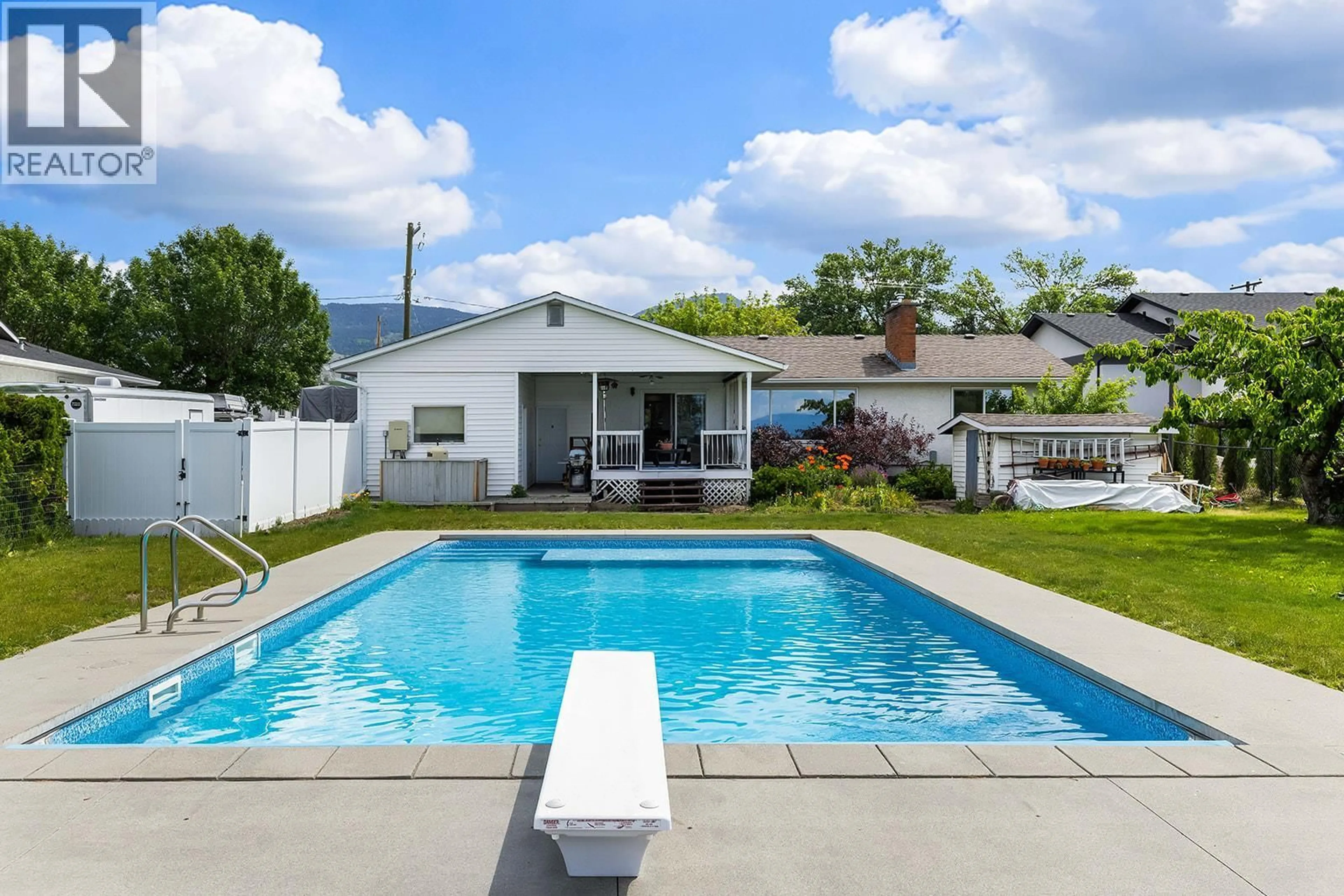 Pool for 650 DOUGALL ROAD SOUTH, Kelowna British Columbia V1X3J8