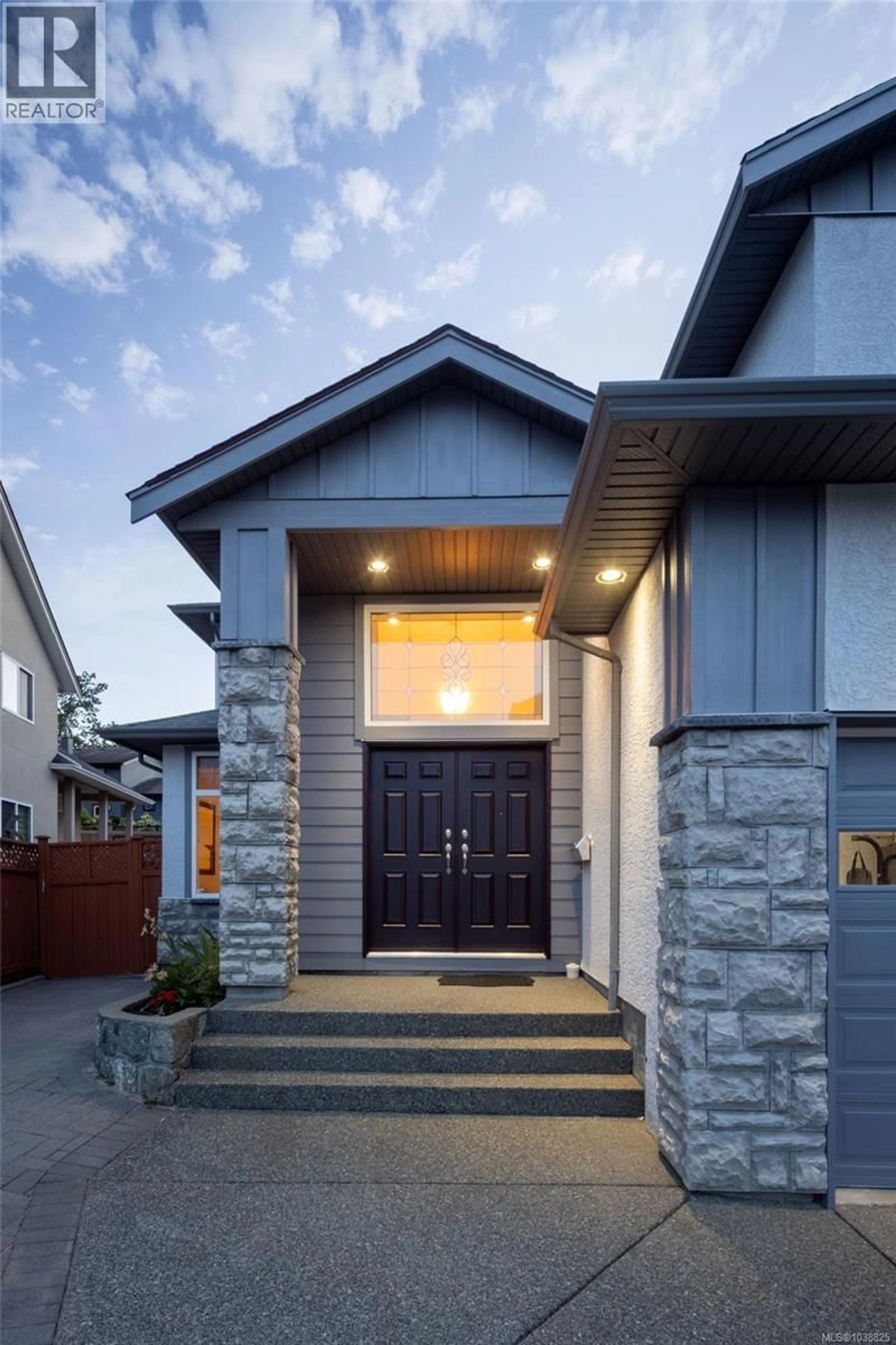 Home with brick exterior material, street for 4240 OAKVIEW PLACE, Saanich British Columbia V8N6M7